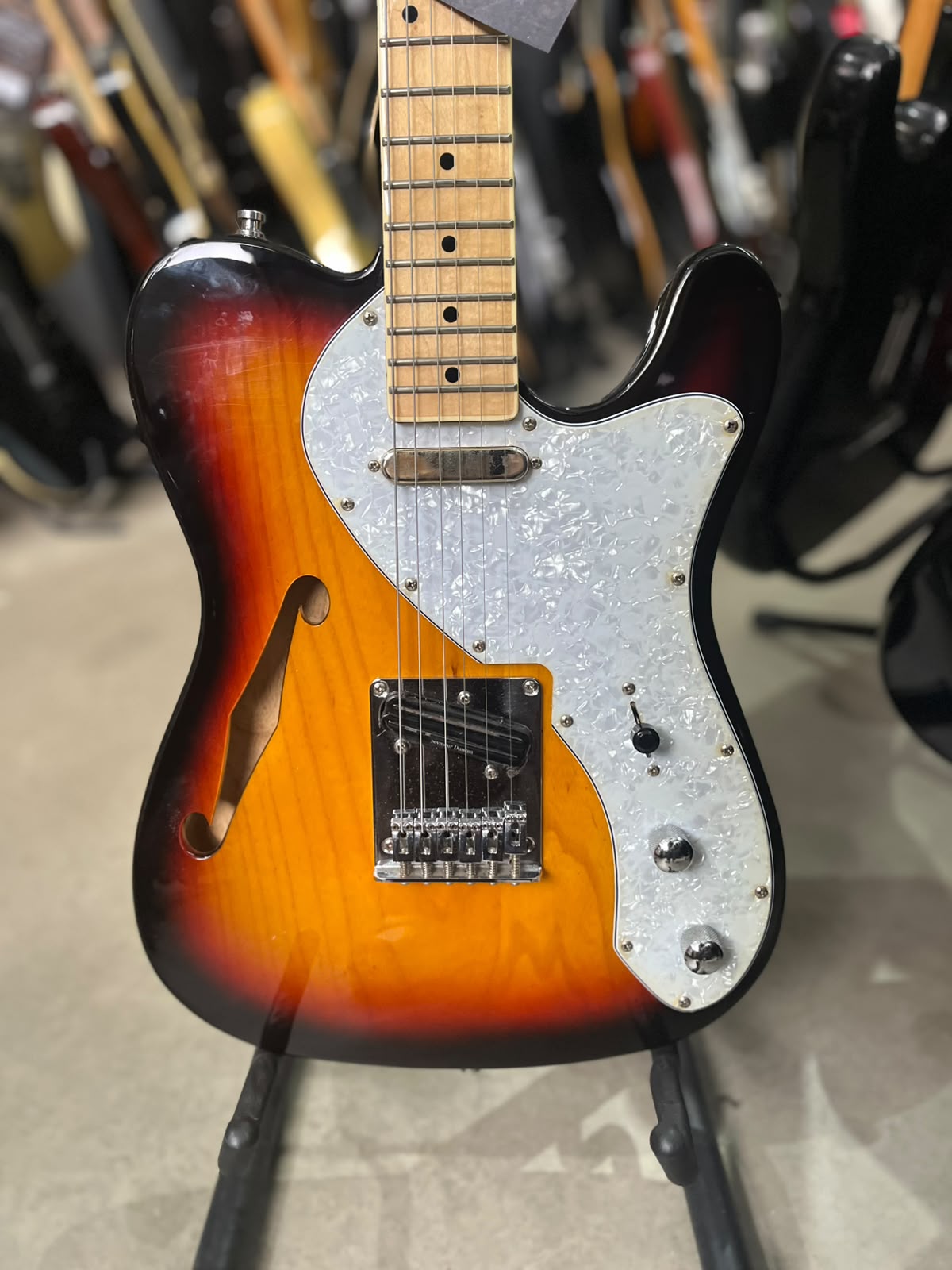 Guitarra SX VTG Series Sunburst Escudo perolado