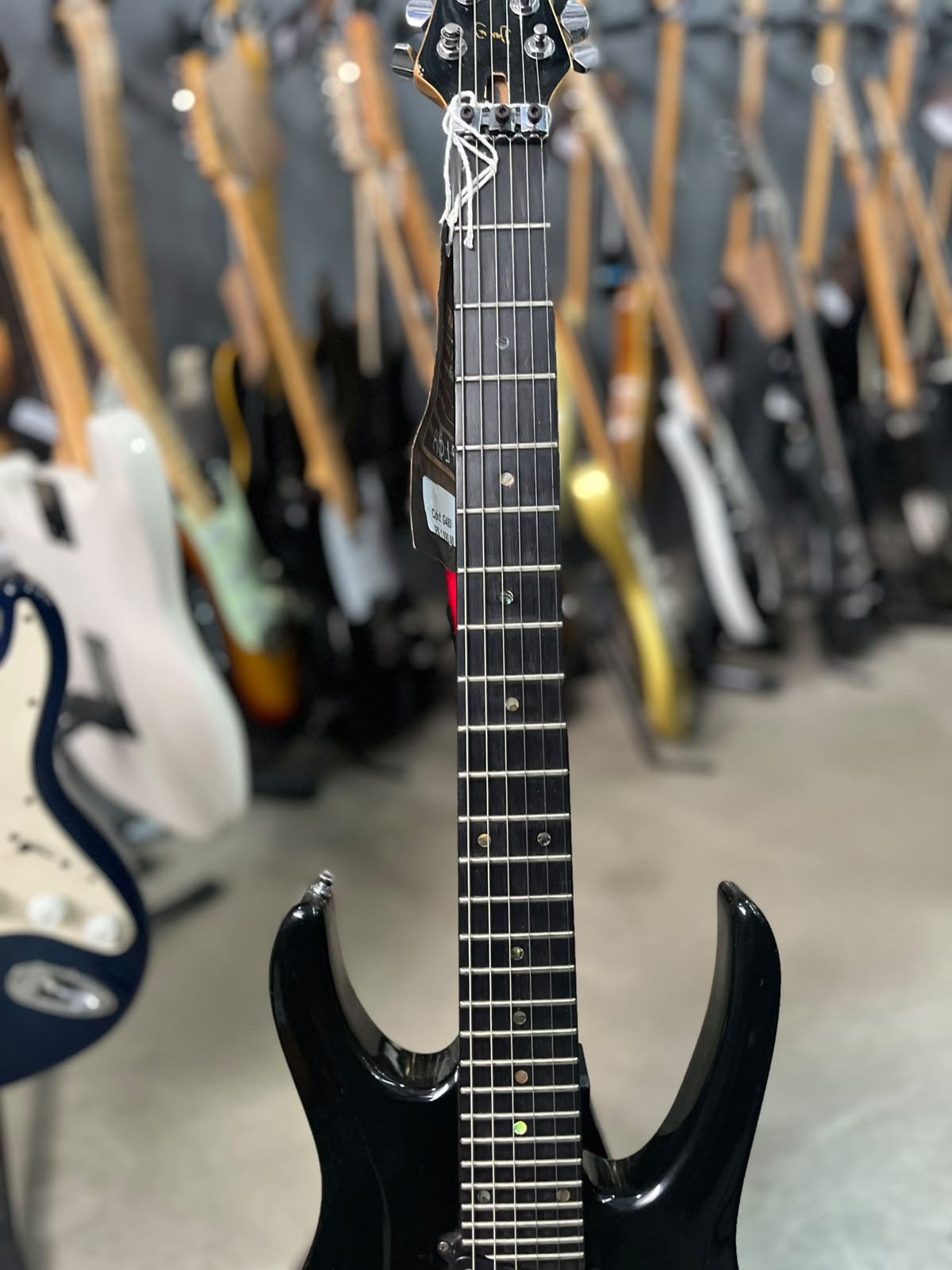 guitarra Tagima Kiko Loureiro T-zero preta super strato miniatura 5