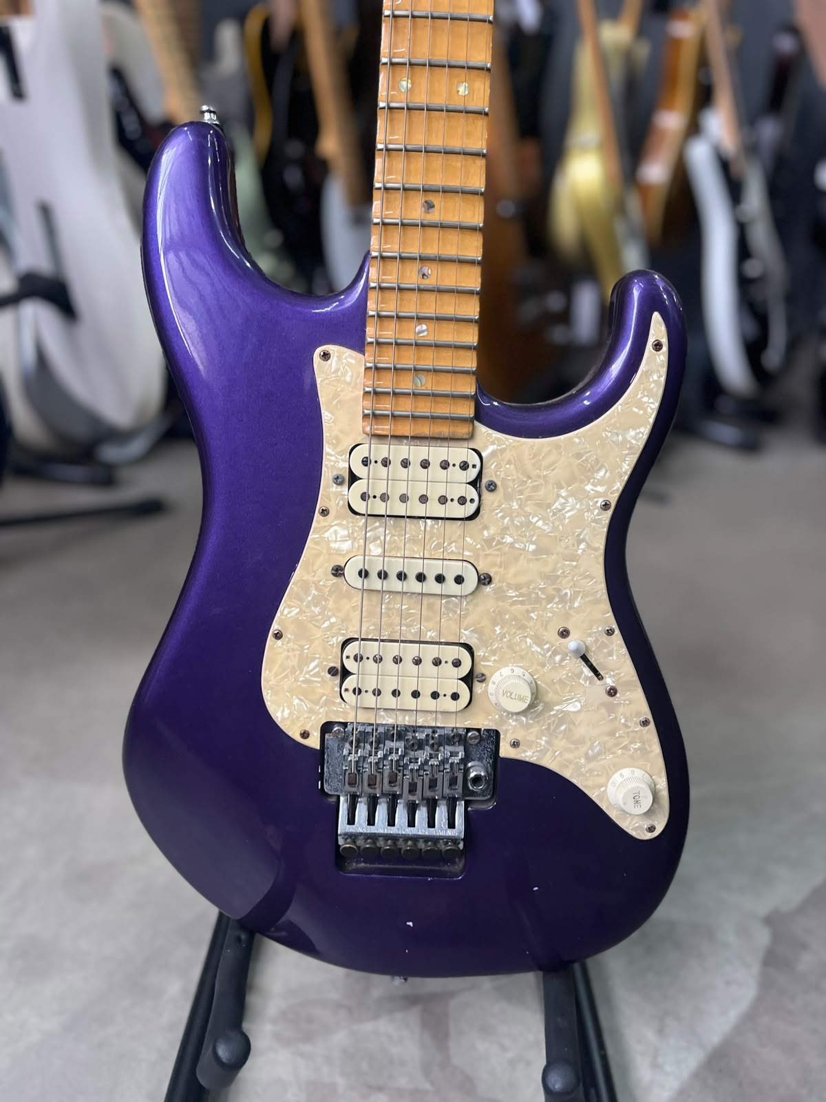 Guitarra Tagima  E2 Roxa Escalopada