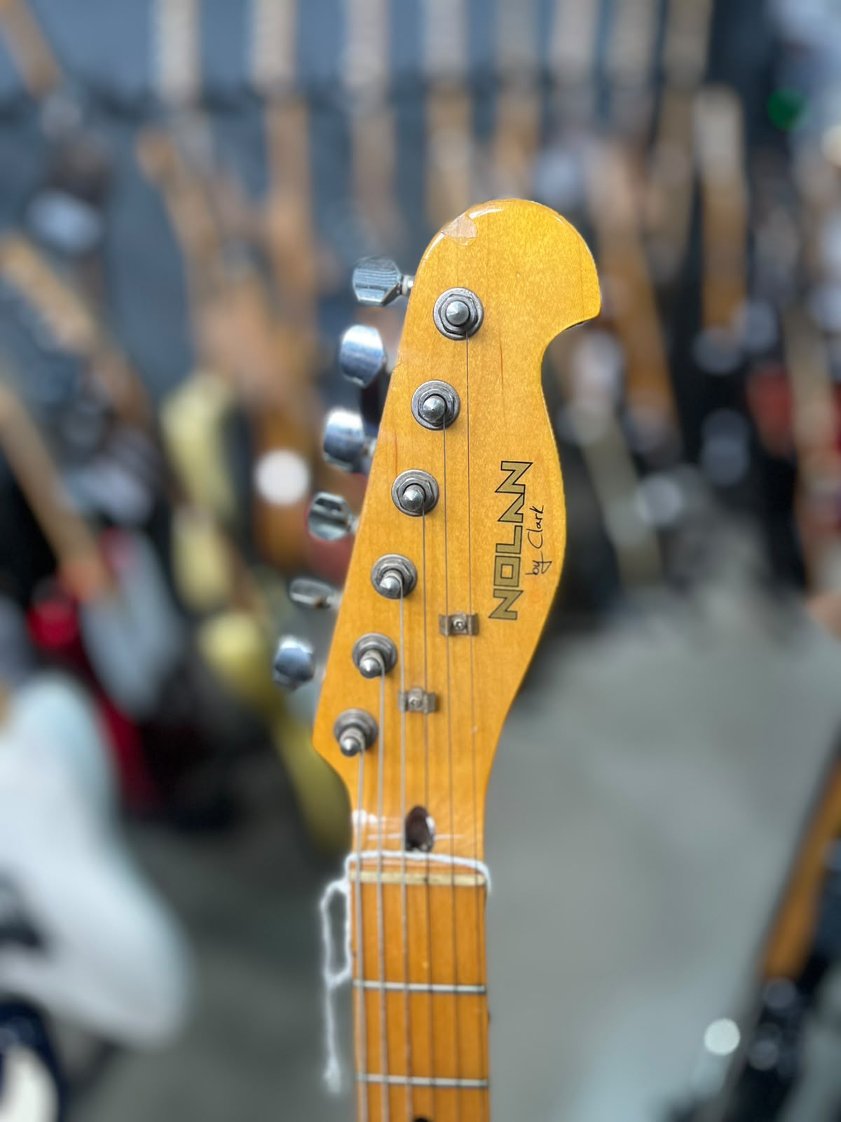 Guitarra Nolan  Telecaster creme escudo preto miniatura 5
