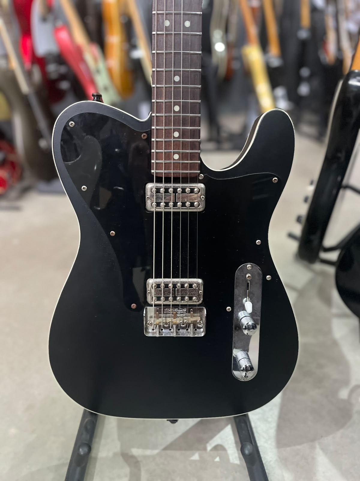 Guitarra Marca Victoria – Modelo: Telecaster