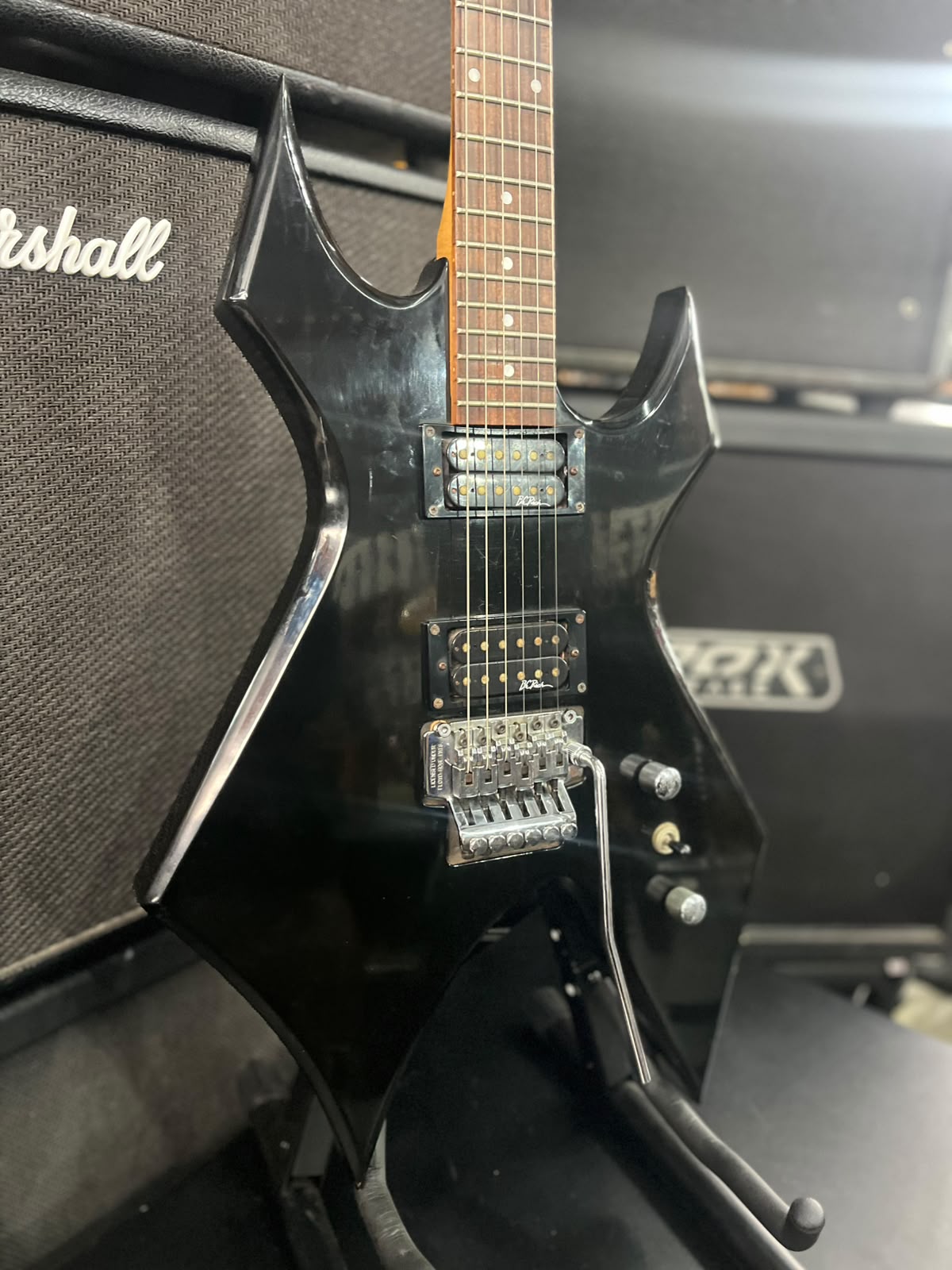 Guitarra BC Rich warlock preta com floyd miniatura 3