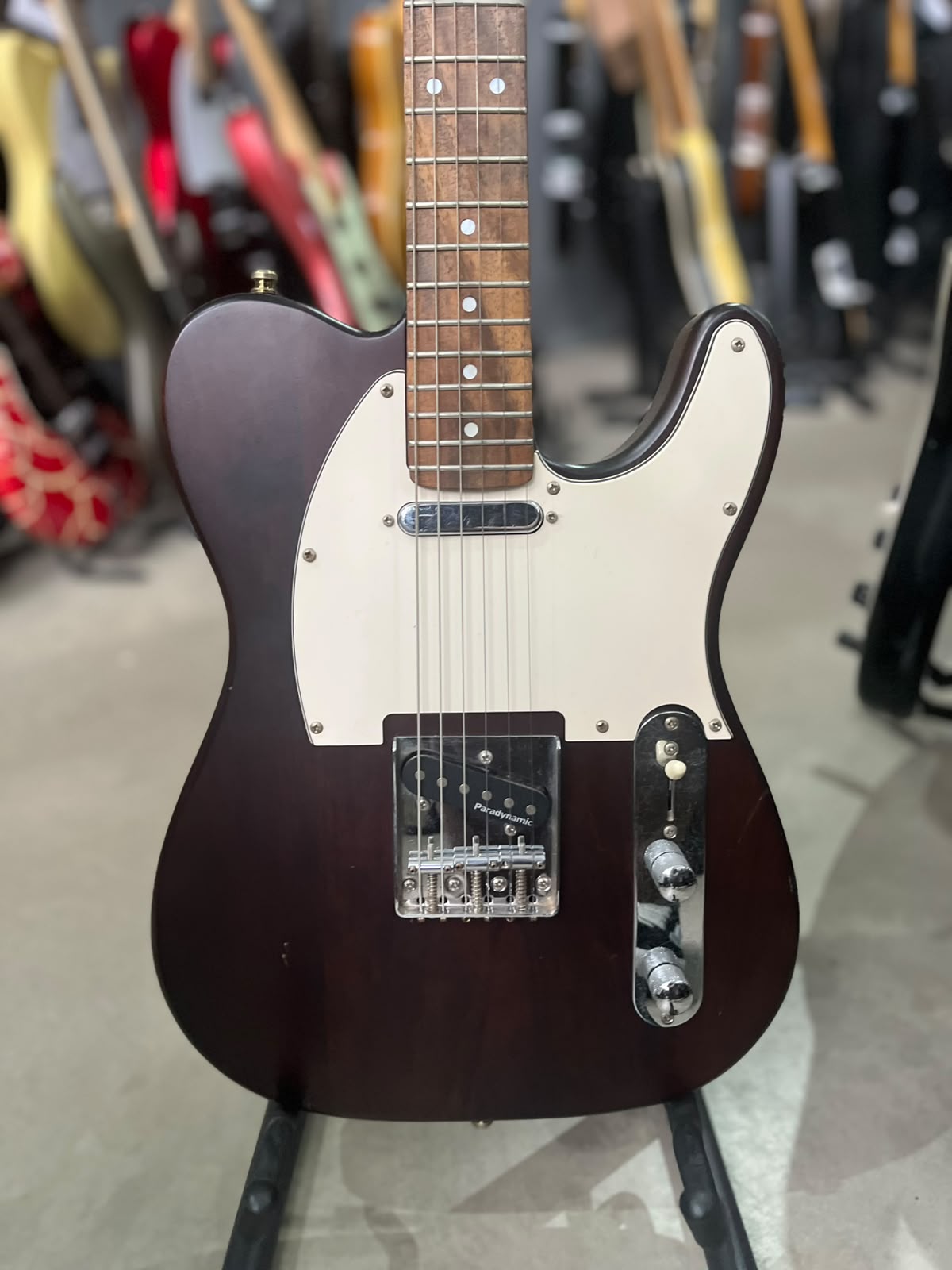 Guitarra Marca: Newen  Modelo: Telecaster Madeira 