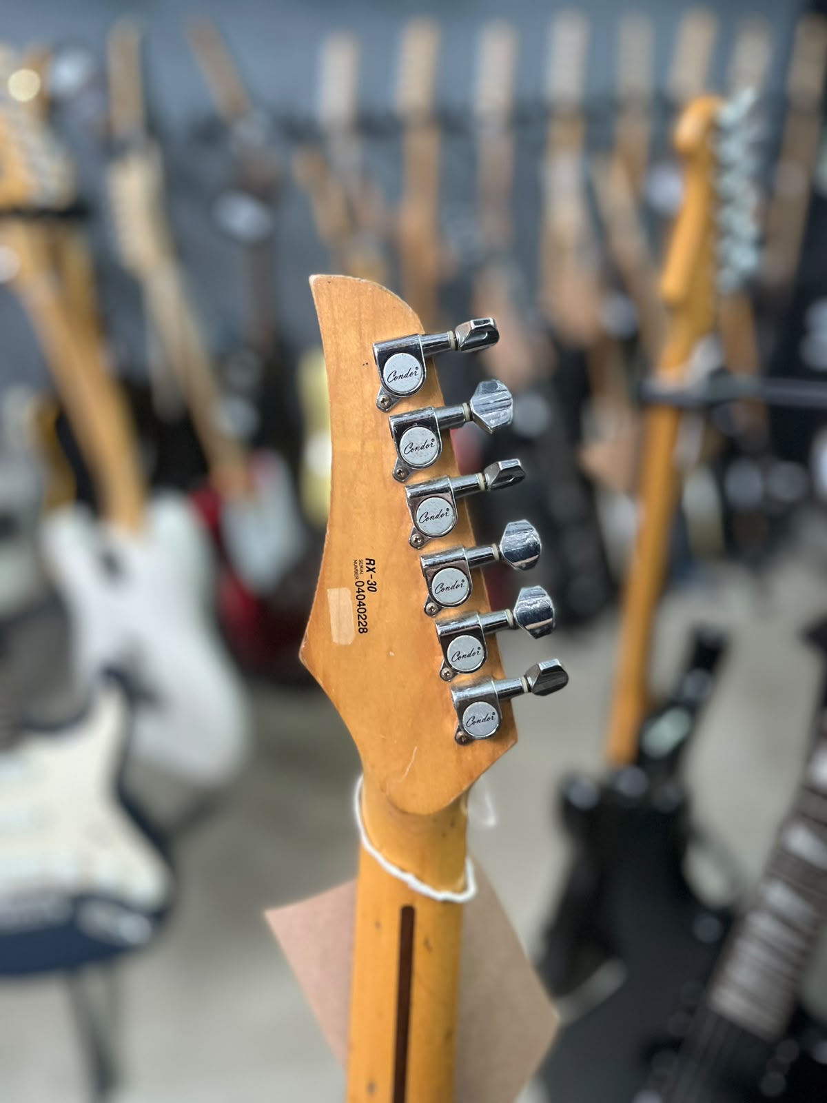 Guitarra Condor natural escudo perolado cinza miniatura 7