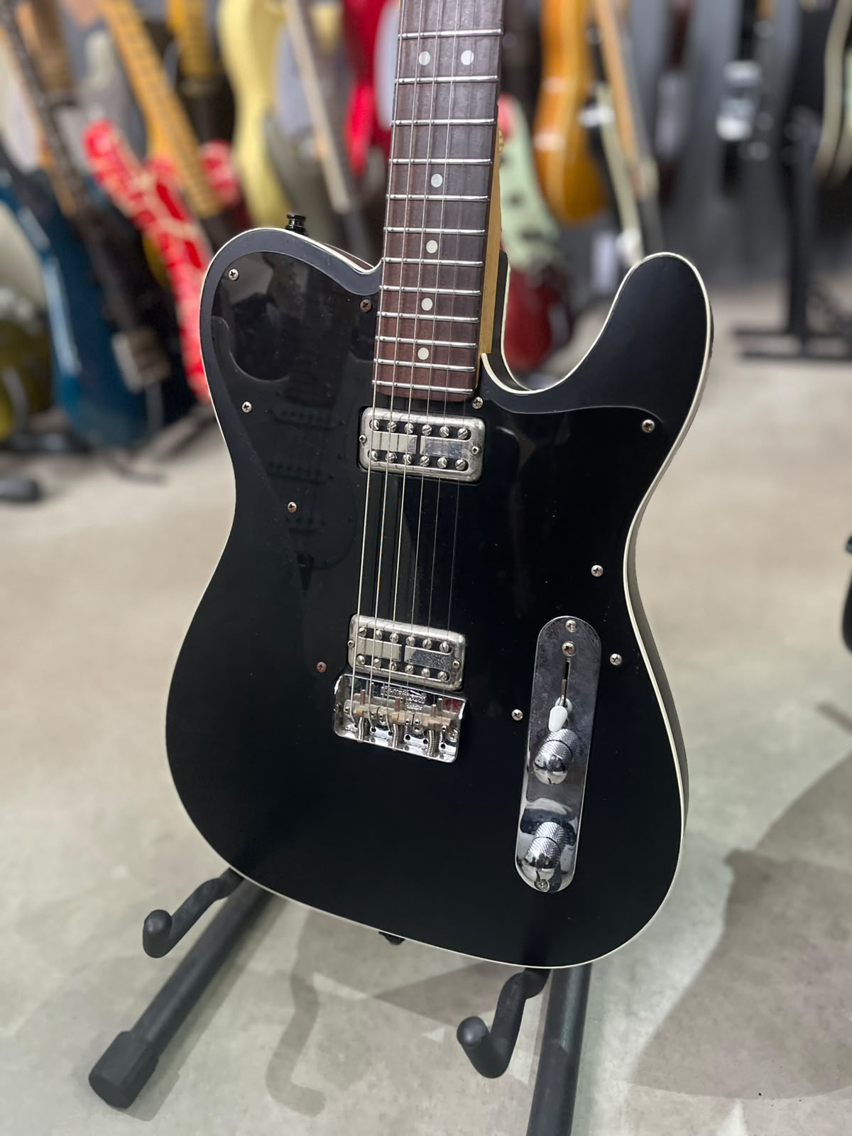 Guitarra Marca Victoria – Modelo: Telecaster miniatura 2
