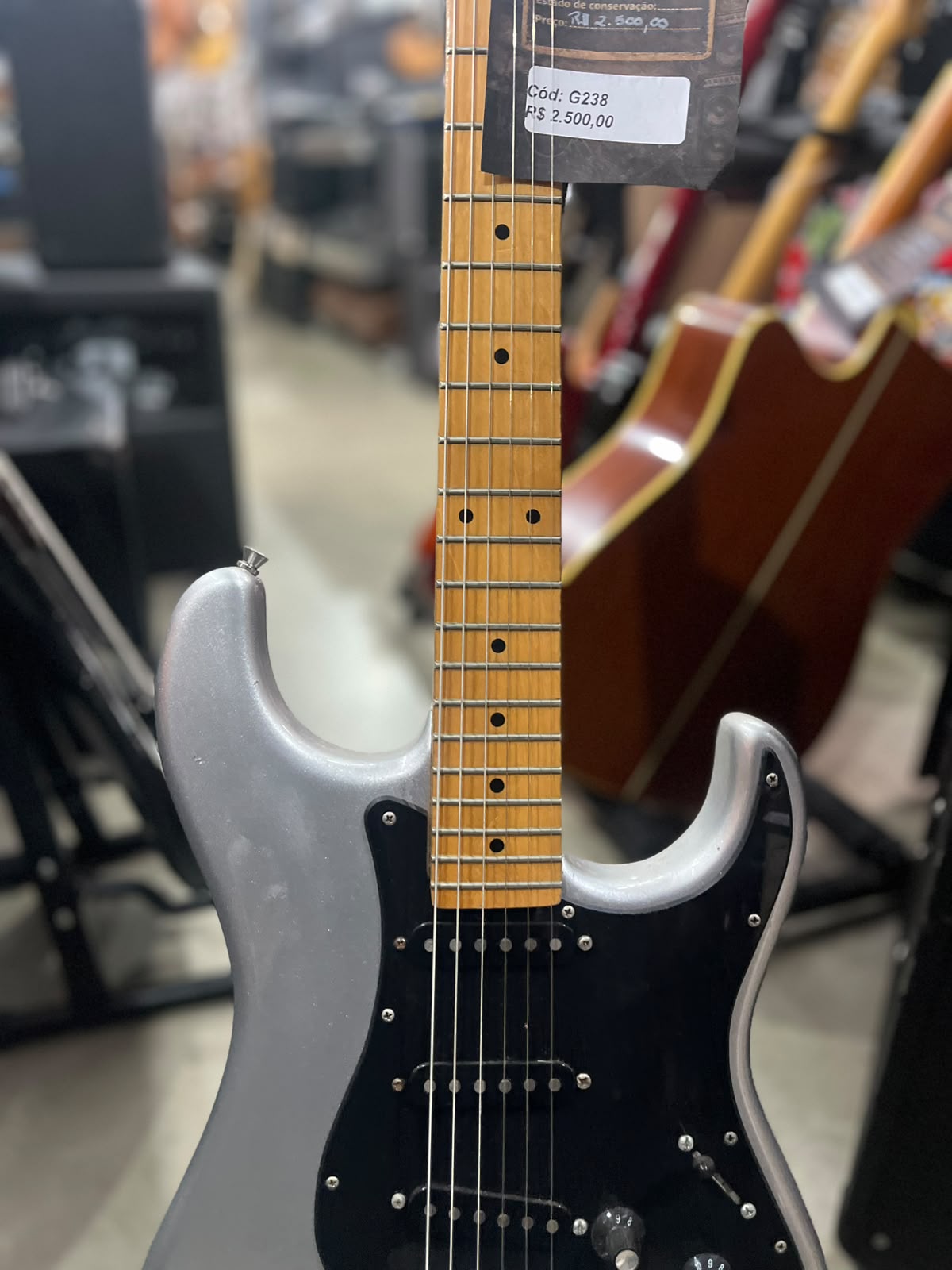 Guitarra Marca: Tagima – Modelo: t735 prata Strato miniatura 4