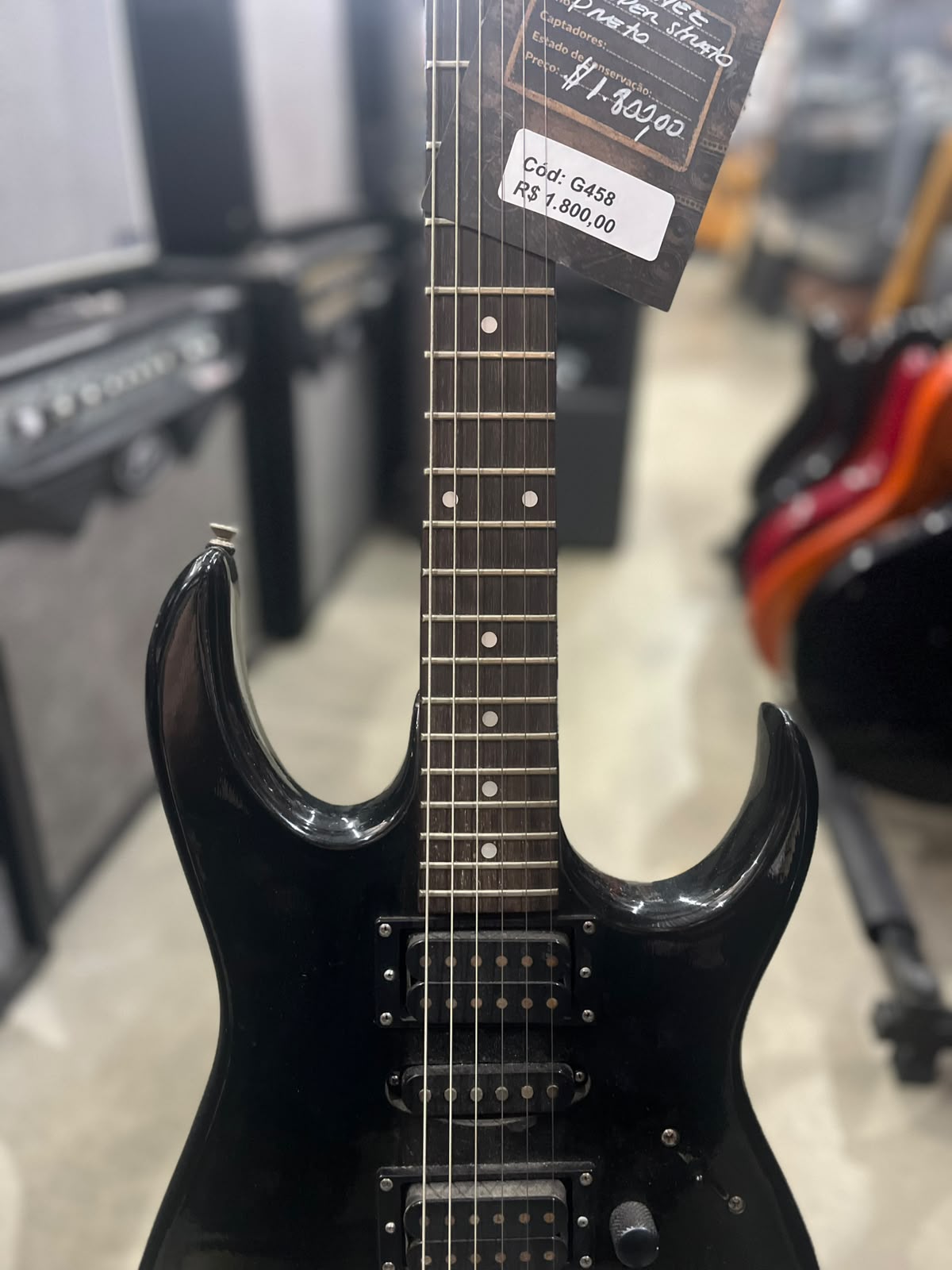 Guitarra Marca: Ibanez  Modelo: SuperStrato preta miniatura 4