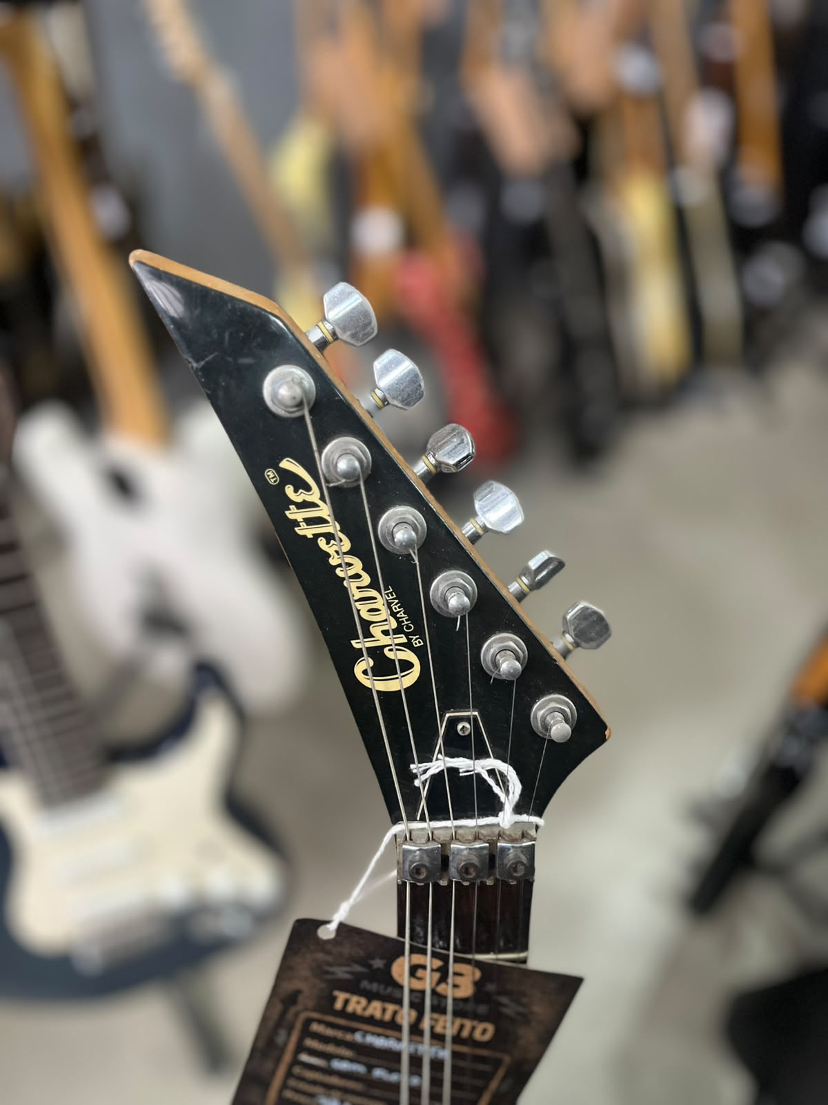 Guitarra Marca Charvette Modelo: Com Floyd  miniatura 6