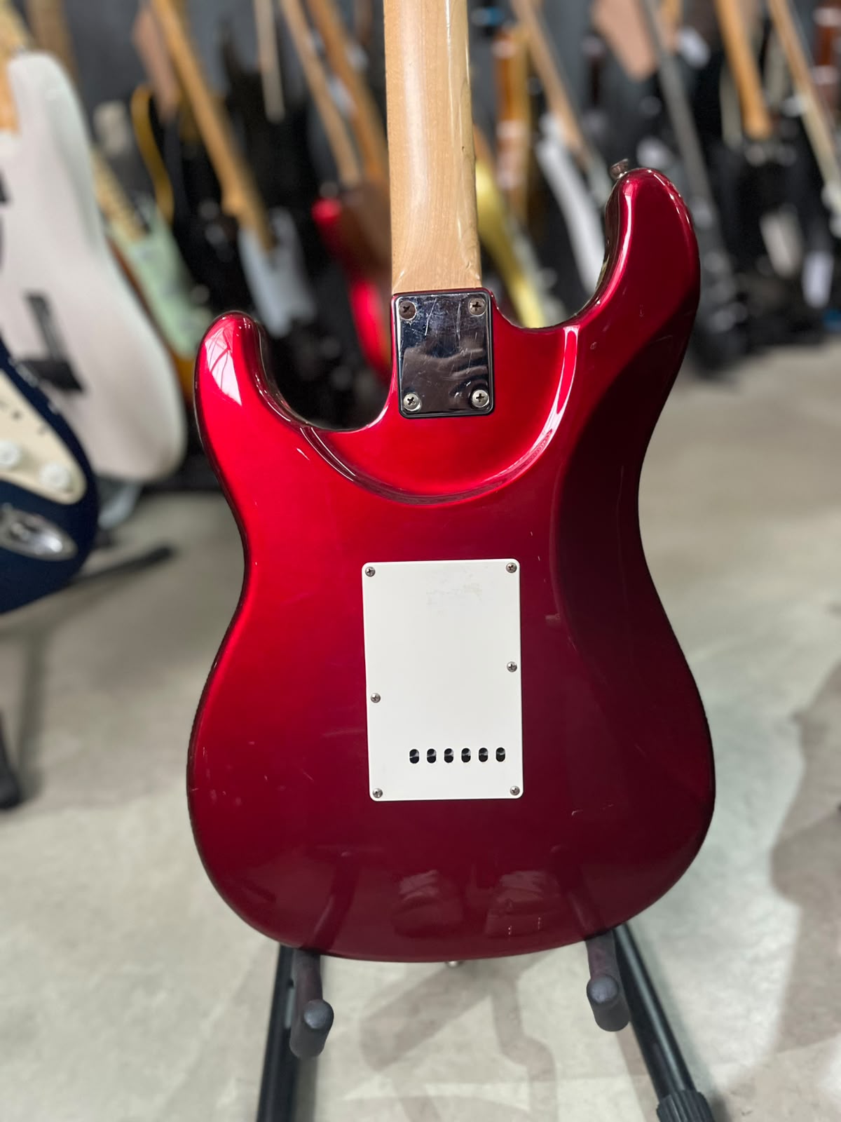 Guitarra Tagima modelo T735S Strato vermelha escudo creme miniatura 8