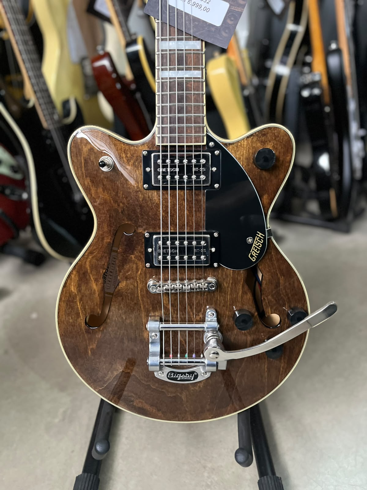 Guitarra Gretsch G2655T marrom escudo preto