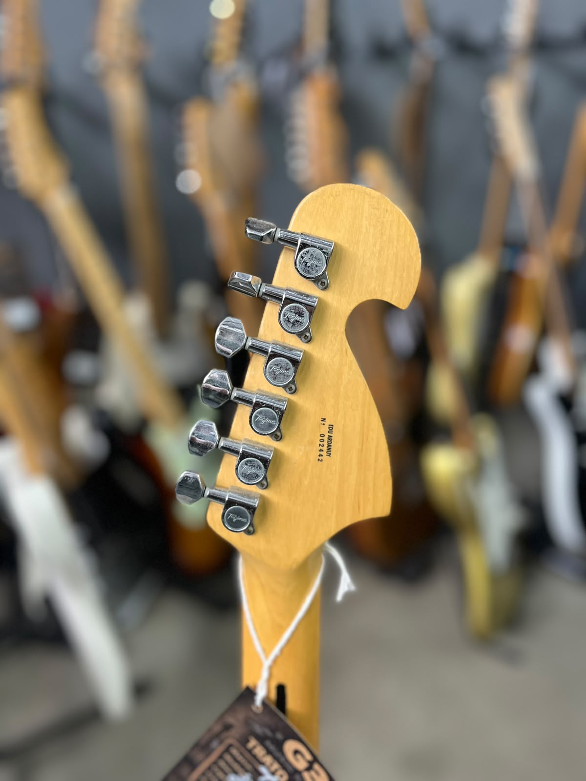 Guitarra Tagima  E2 Roxa Escalopada miniatura 7