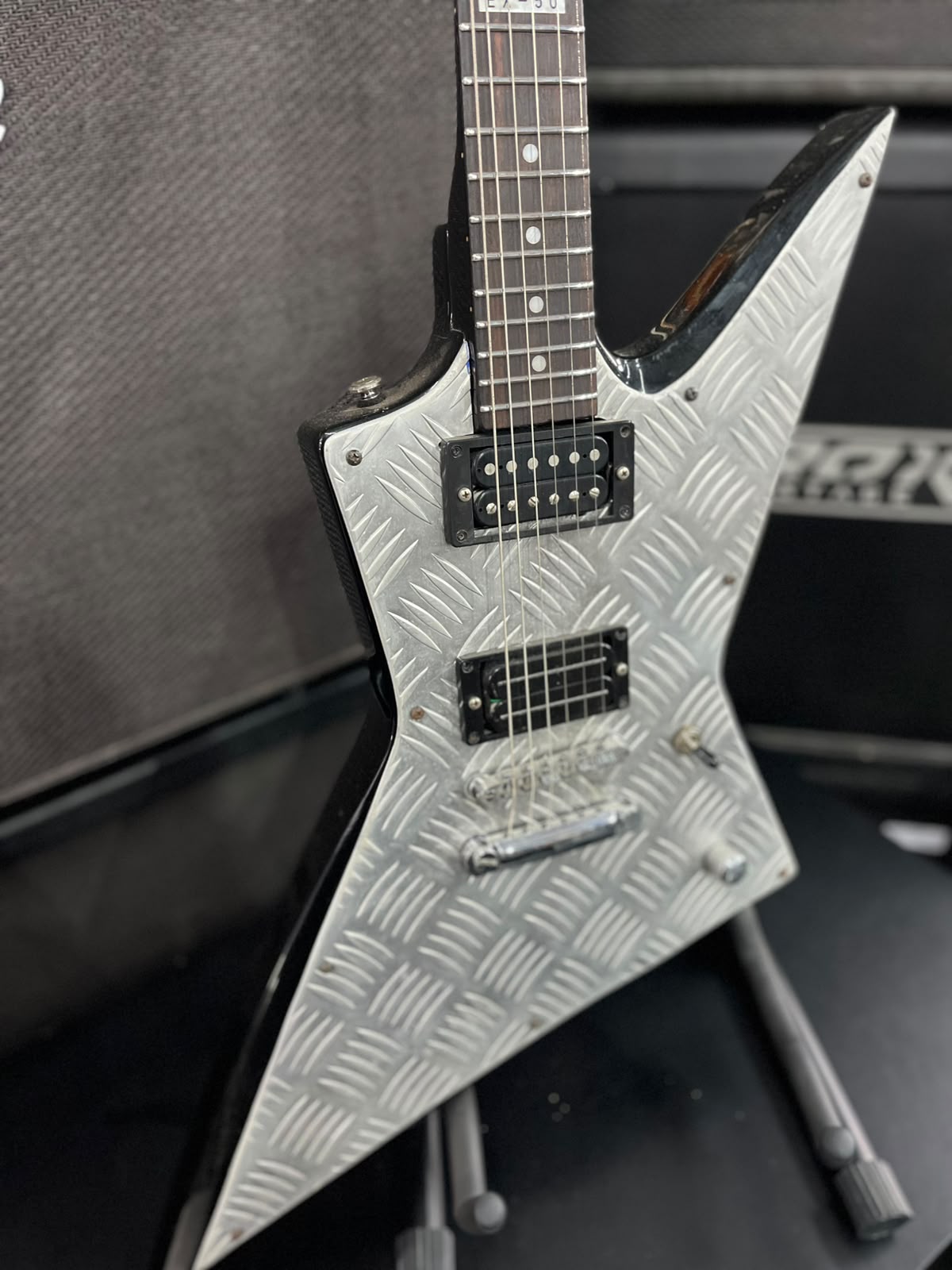 Guitarra Marca LTD modelo: Explorer EX50 miniatura 2