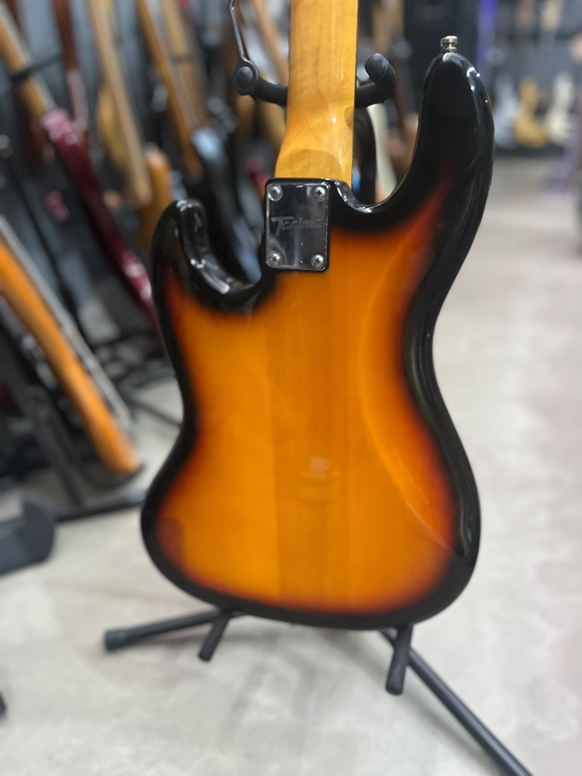 BAIXO TAGIMA WOODSTOCK 73 SUNBURST  4 CORDAS miniatura 10