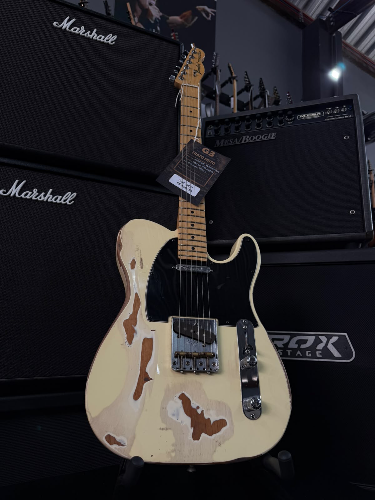 Guitarra Fender Telecaster American Special -Creme relicada com escudo preto miniatura 3