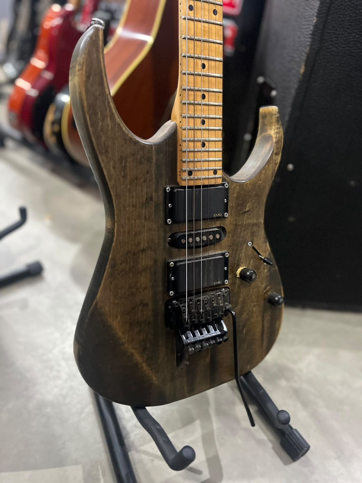 Guitarra Ibanez  Modelo: RG270 Madeira miniatura 3