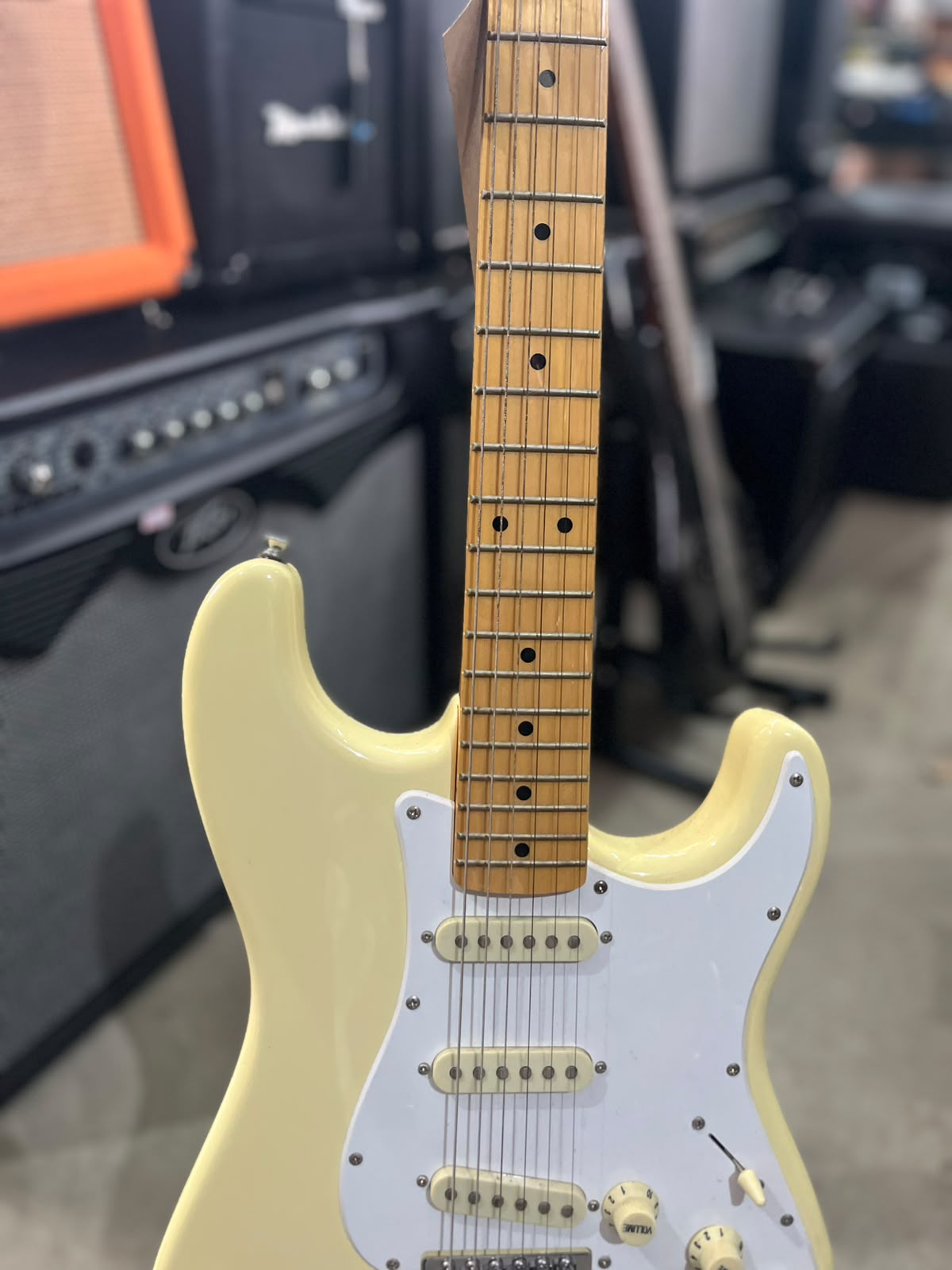 Guitarra Marca: SX – Modelo strato Creme escudo branco miniatura 4