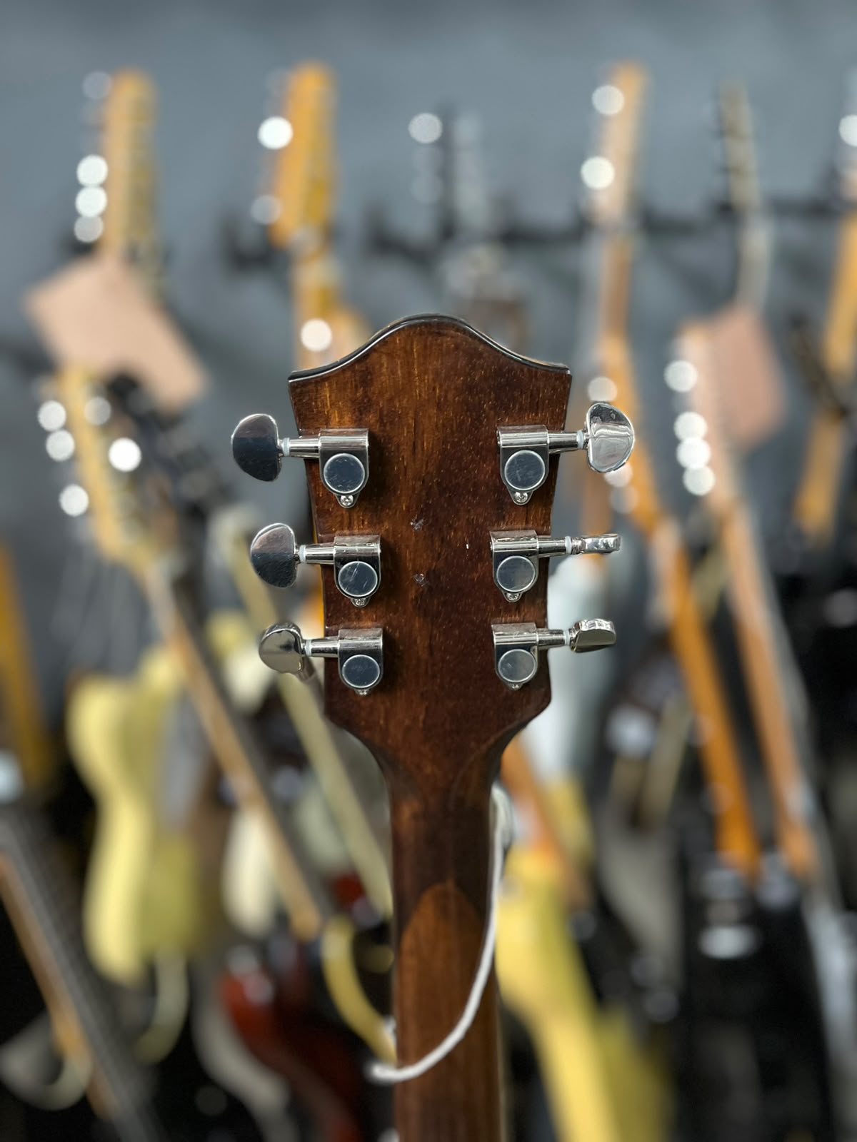 Guitarra Gretsch G2655T marrom escudo preto miniatura 6