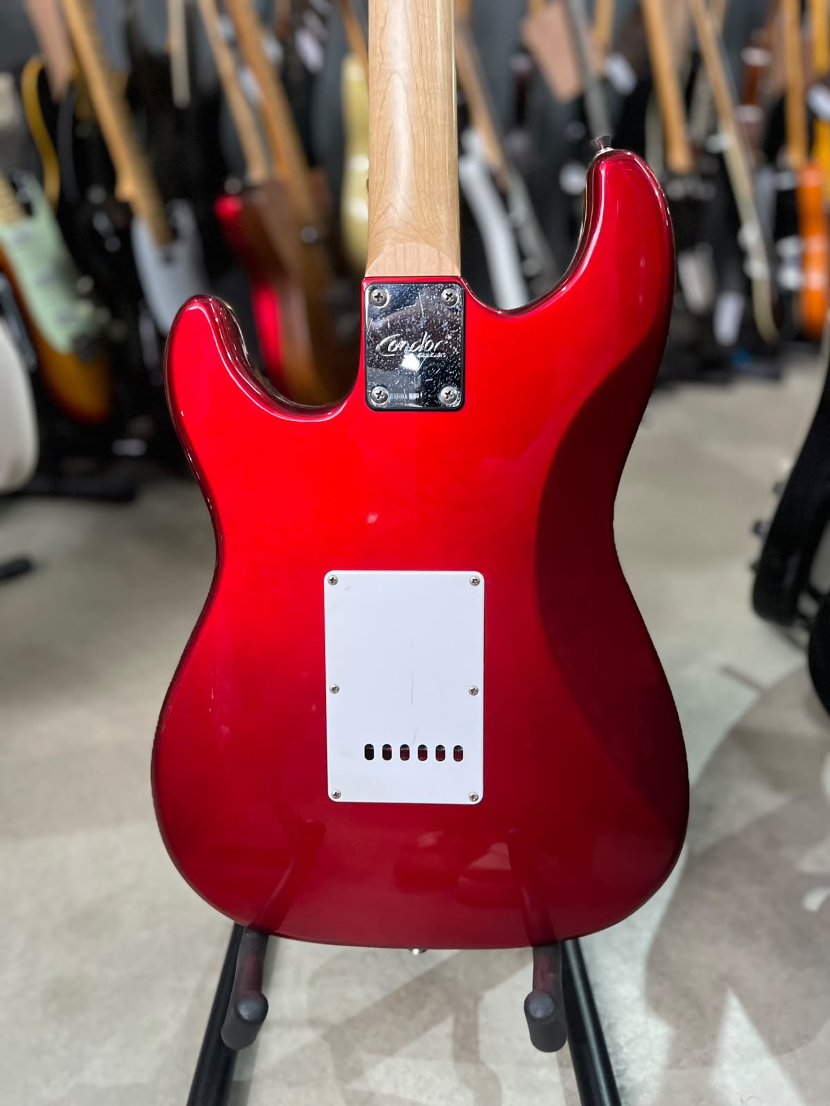 Guitarra Condor Modelo: Strato vermelha escudo branco miniatura 8