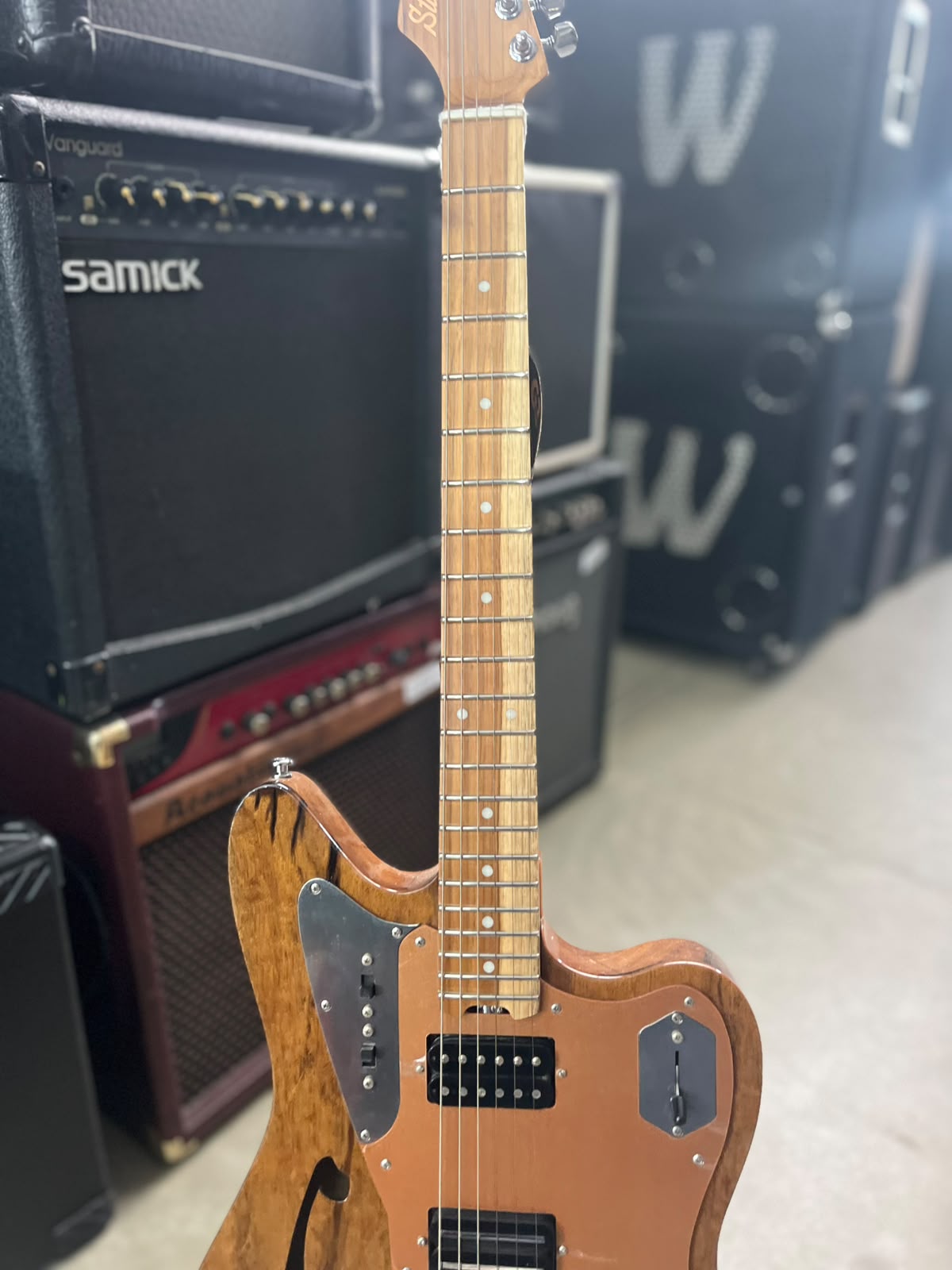 Guitarra Studebaker Sceptre miniatura 5