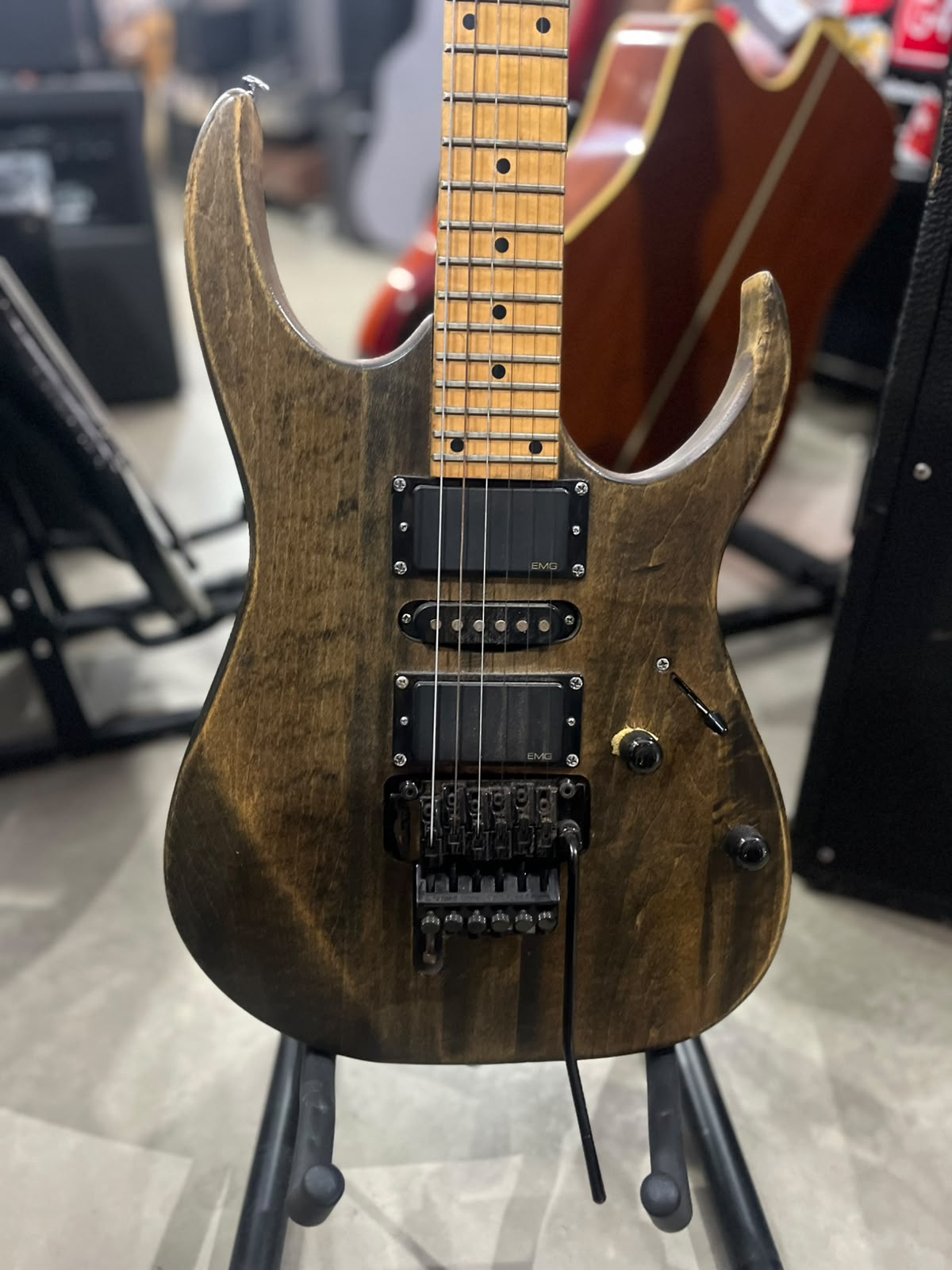 Guitarra Ibanez  Modelo: RG270 Madeira