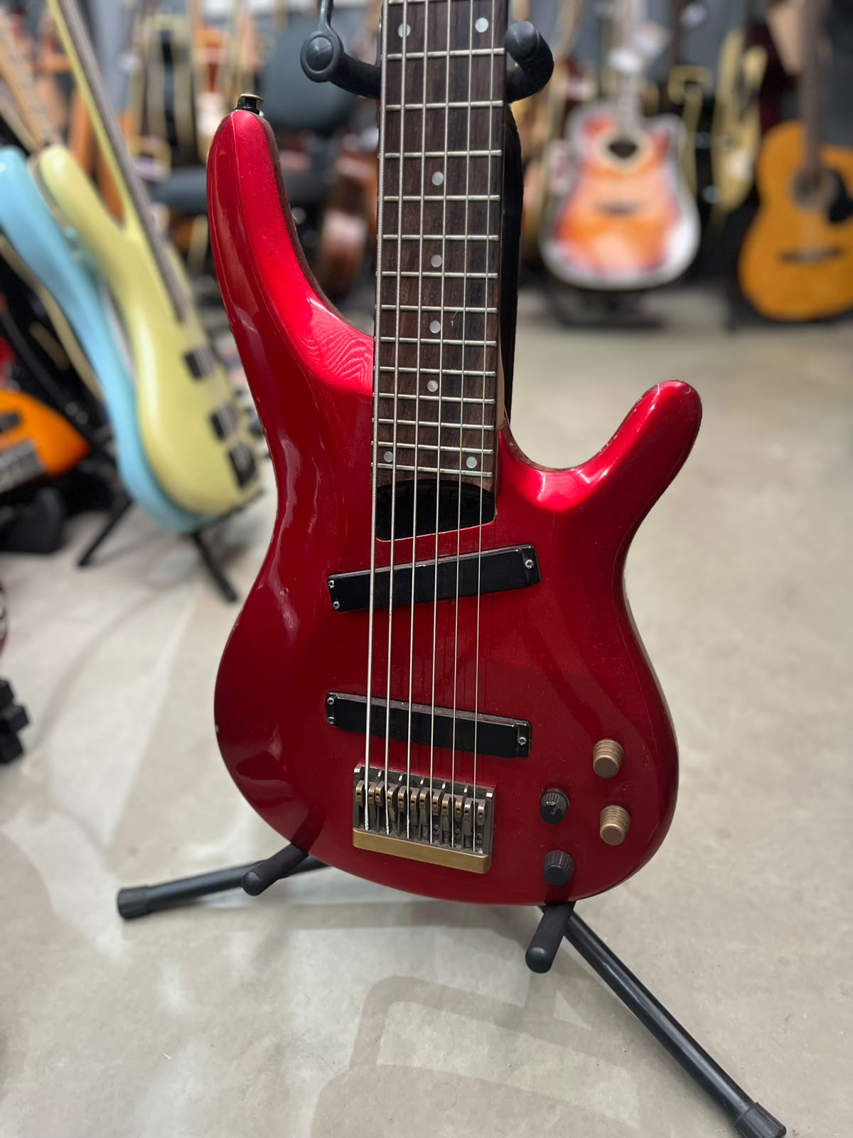 Baixo Yamaha Vermelho – Modelo 6 cordas miniatura 2