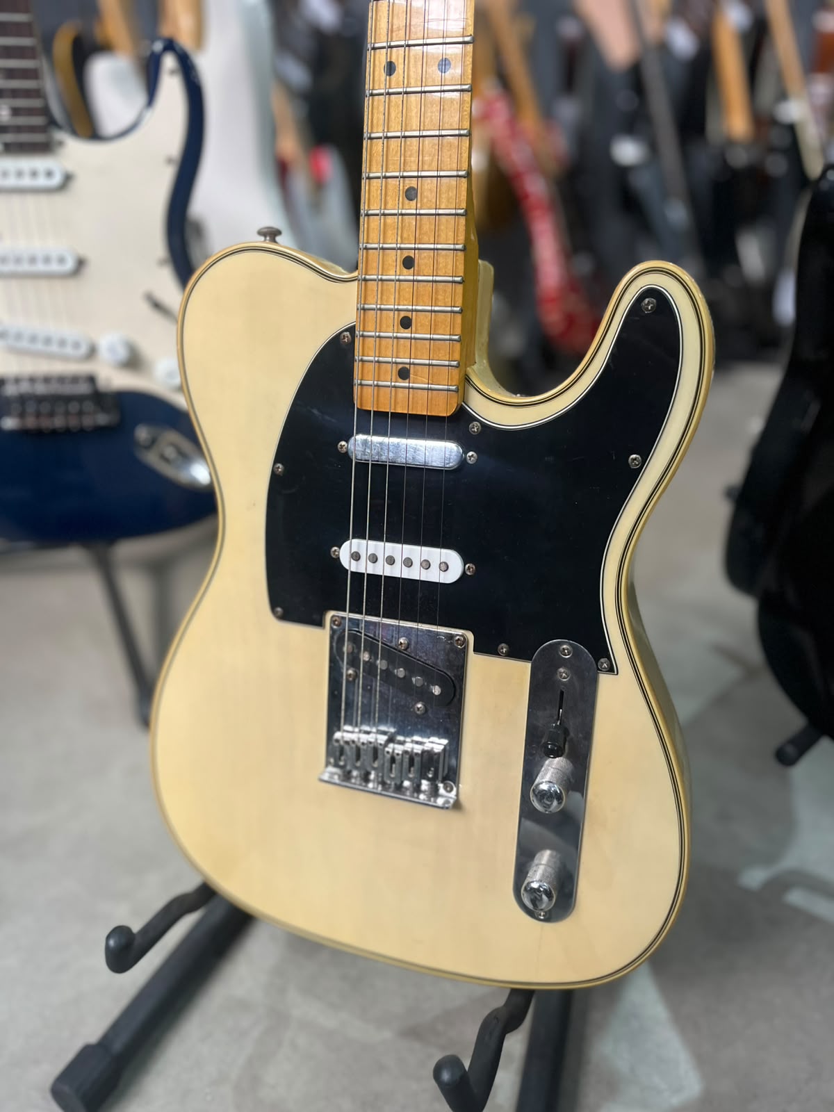 Guitarra Nolan  Telecaster creme escudo preto miniatura 2