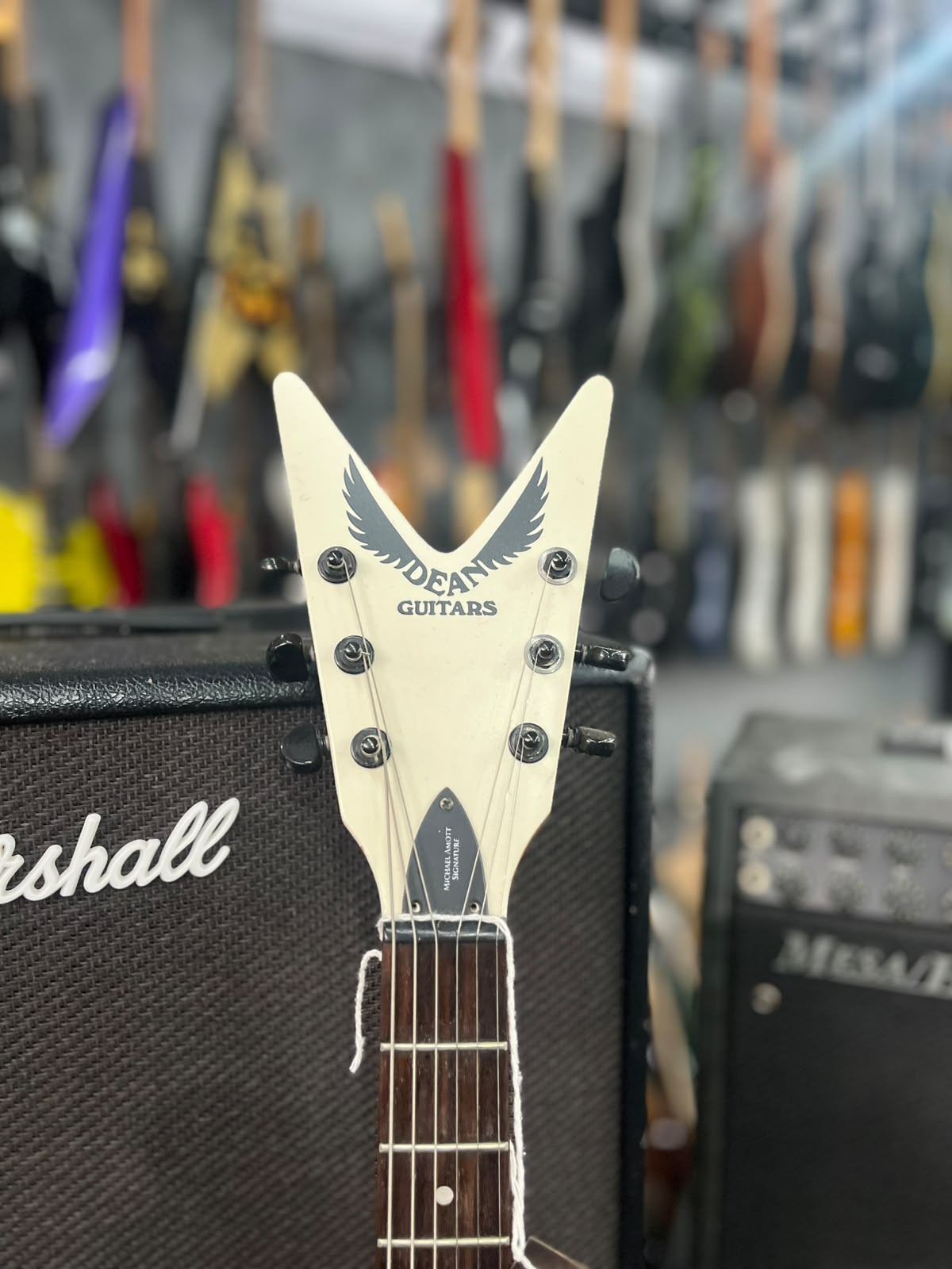 Guitarra Dean Flying V Branca miniatura 5