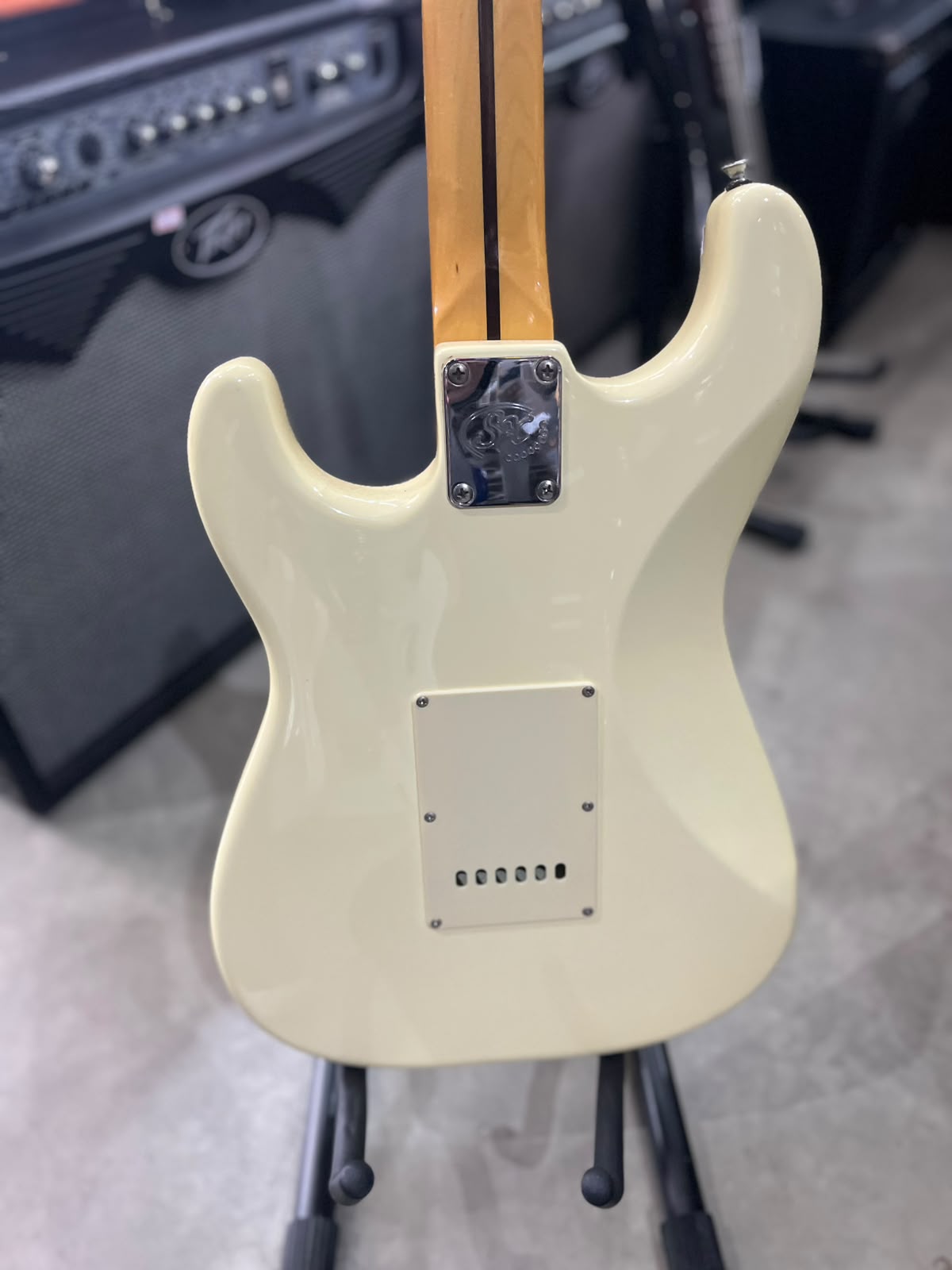 Guitarra Marca: SX – Modelo strato Creme escudo branco miniatura 8
