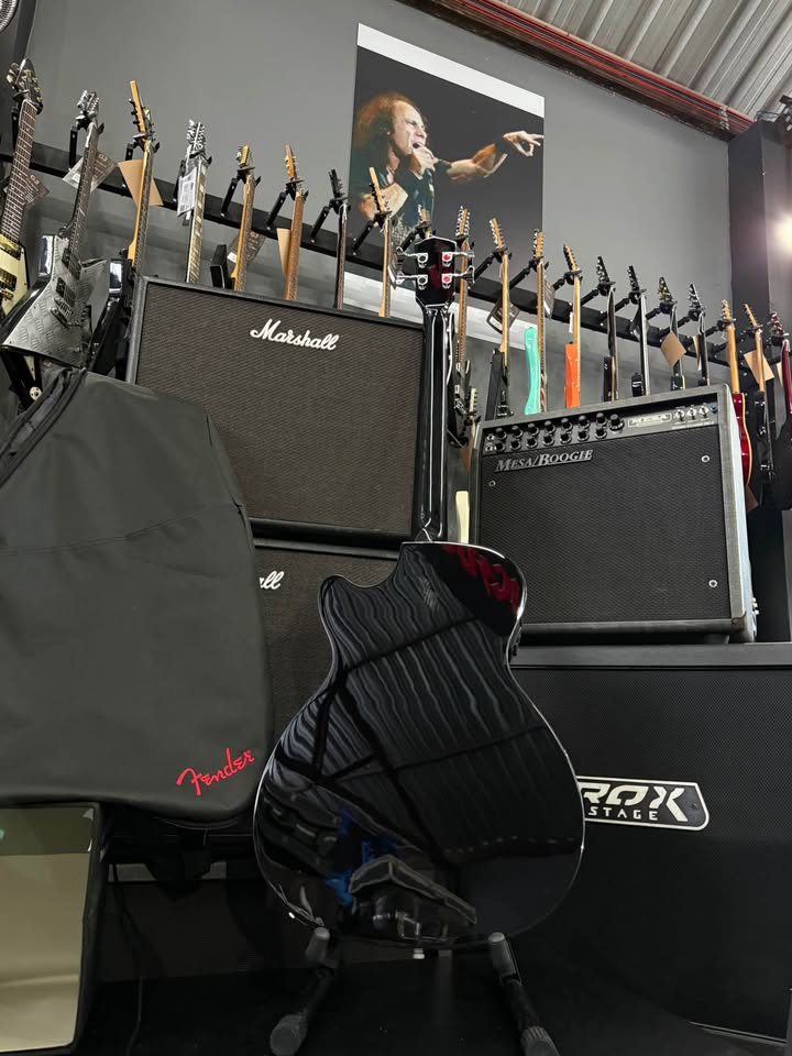 Baixolão fender CB-60SCE preto miniatura 8