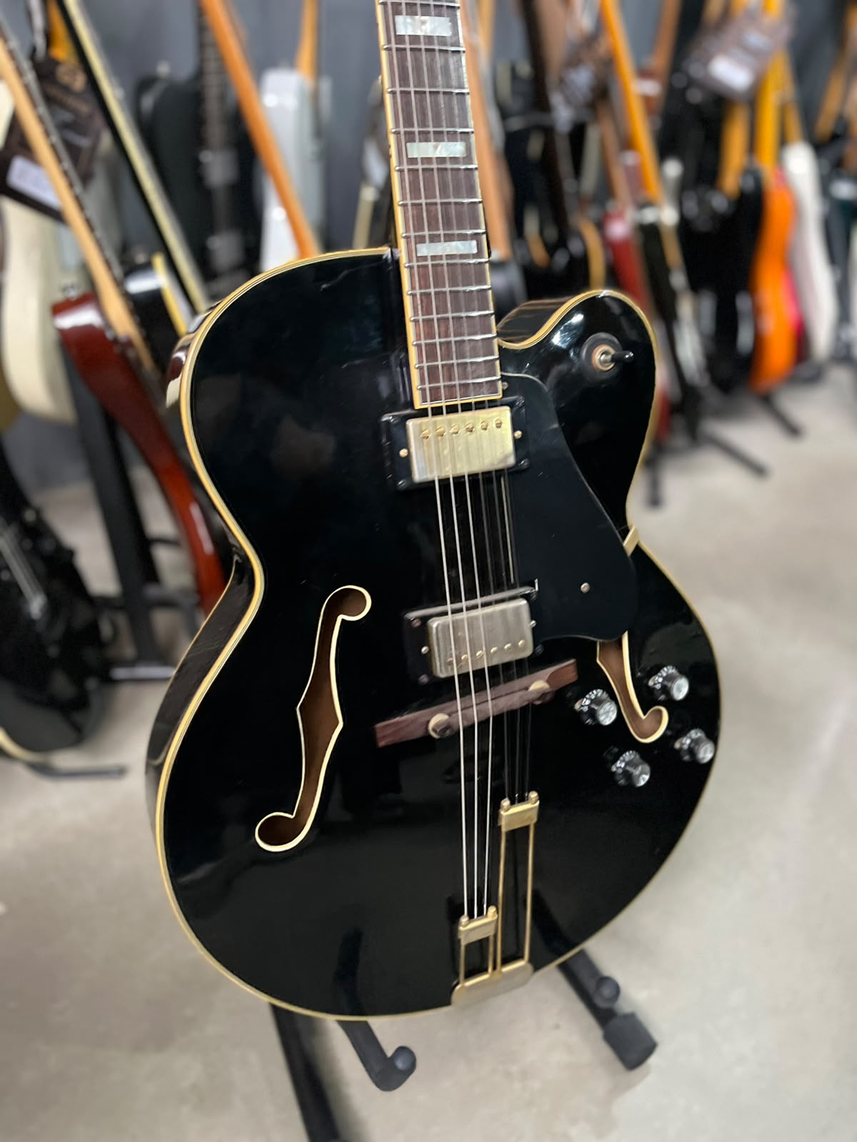 Guitarra Marca Epiphone BroadWay miniatura 3