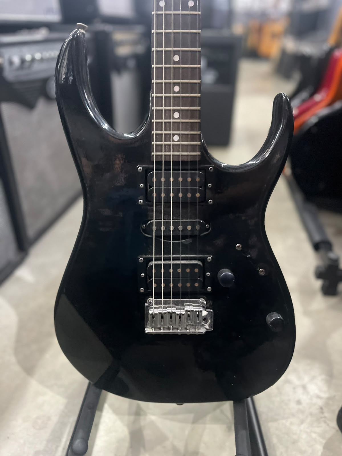 Guitarra Marca: Ibanez  Modelo: SuperStrato preta