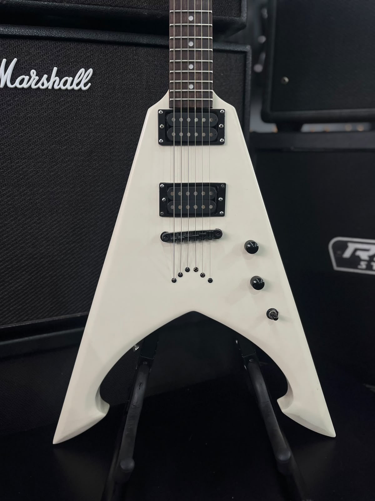 Guitarra Dean Flying V Branca