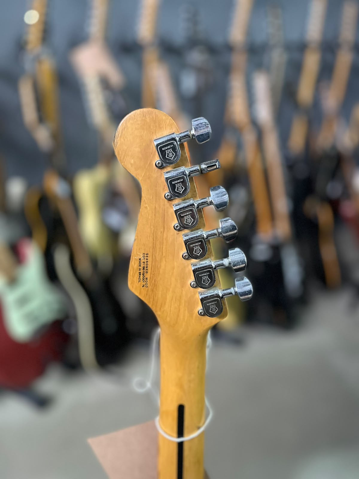 GUITARRA GIANNINI STRATOSONIC PRETA ESCUDO BRANCO miniatura 5