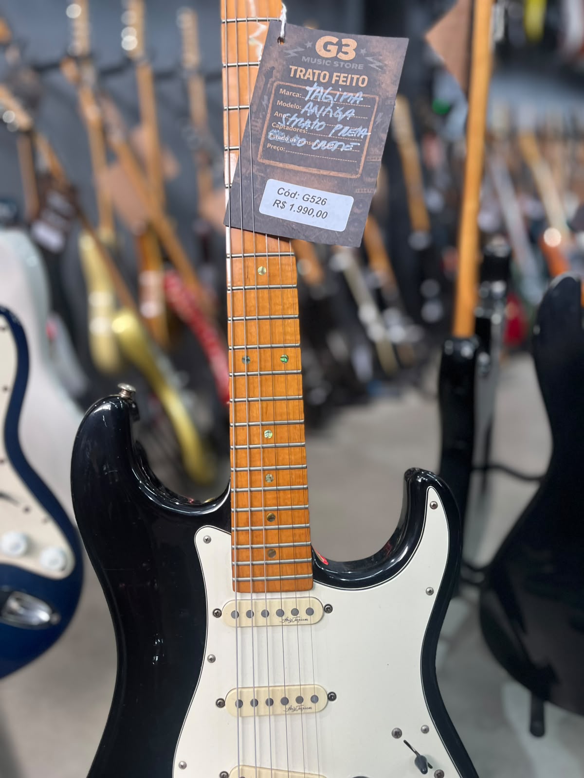 GUITARRA TAGIMA ANTIGA STRATO PRETA COM ESCUDO CREME miniatura 4