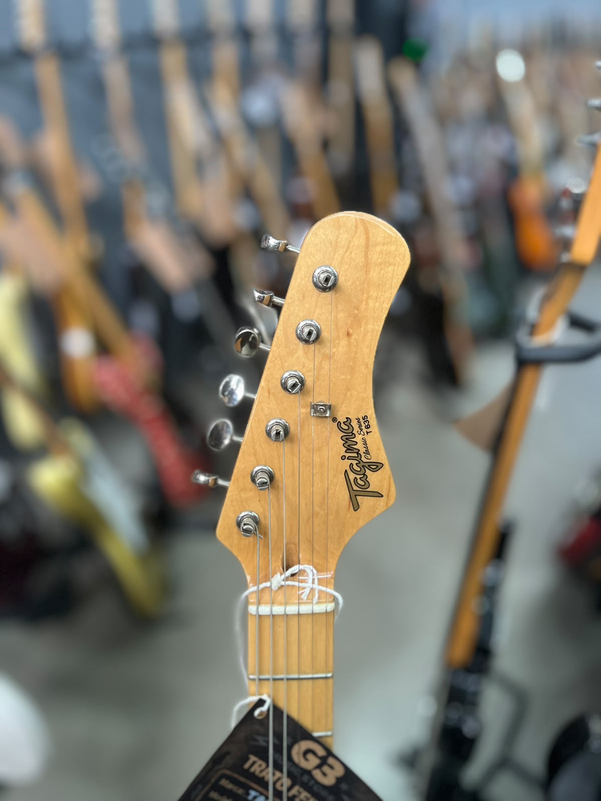 Guitarra Tagima T635 Sunburst escudo creme miniatura 5