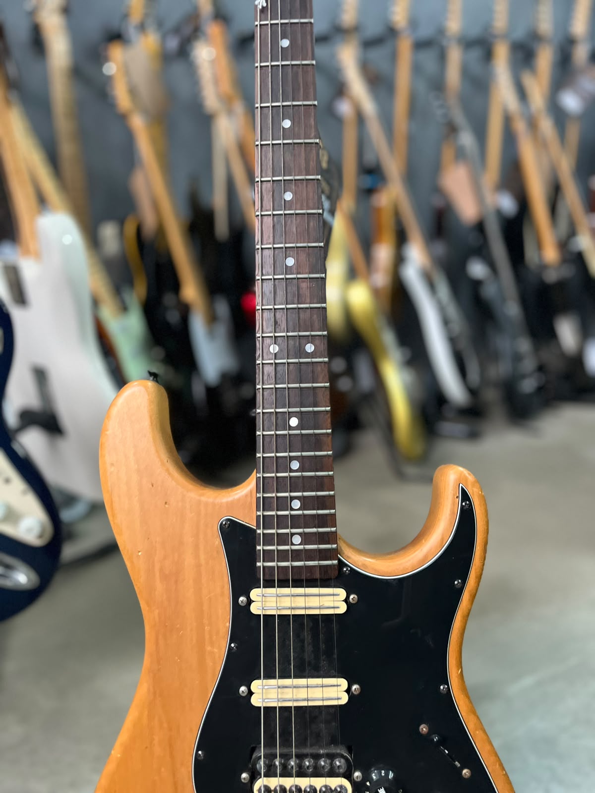 Guitarra Marca Tagima Modelo: Juninho Afram miniatura 4