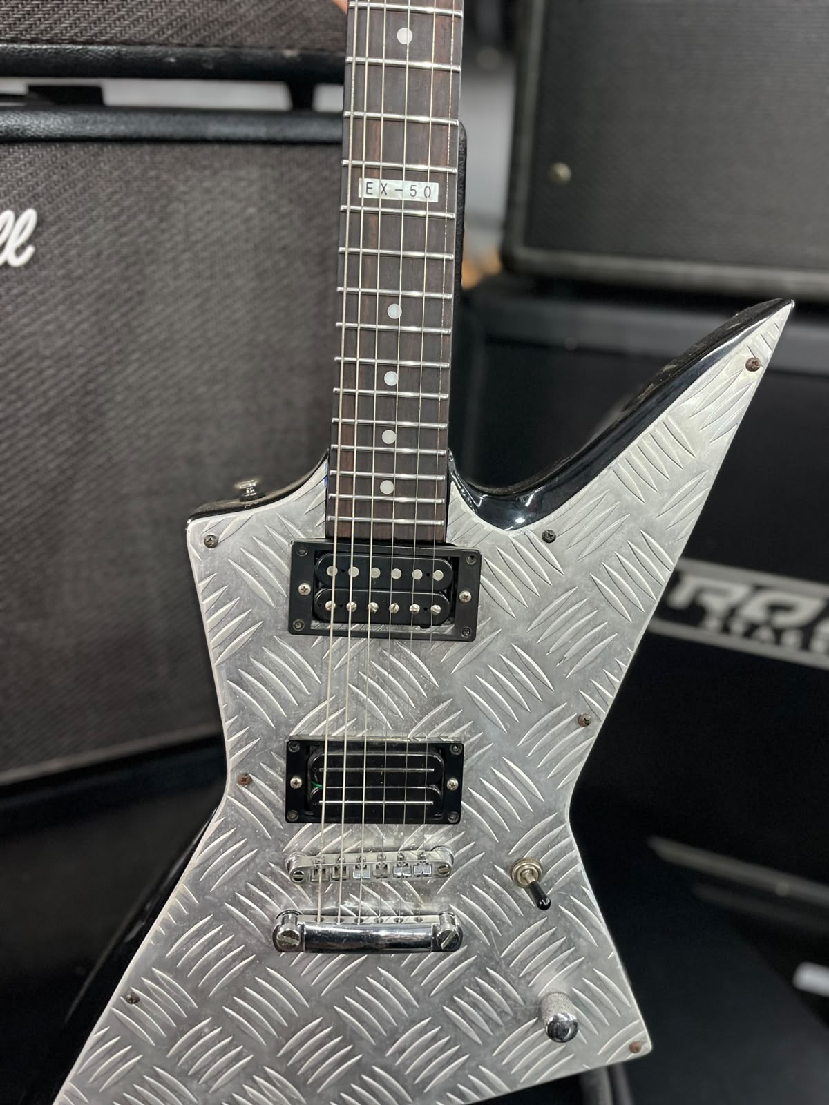 Guitarra Marca LTD modelo: Explorer EX50 miniatura 3