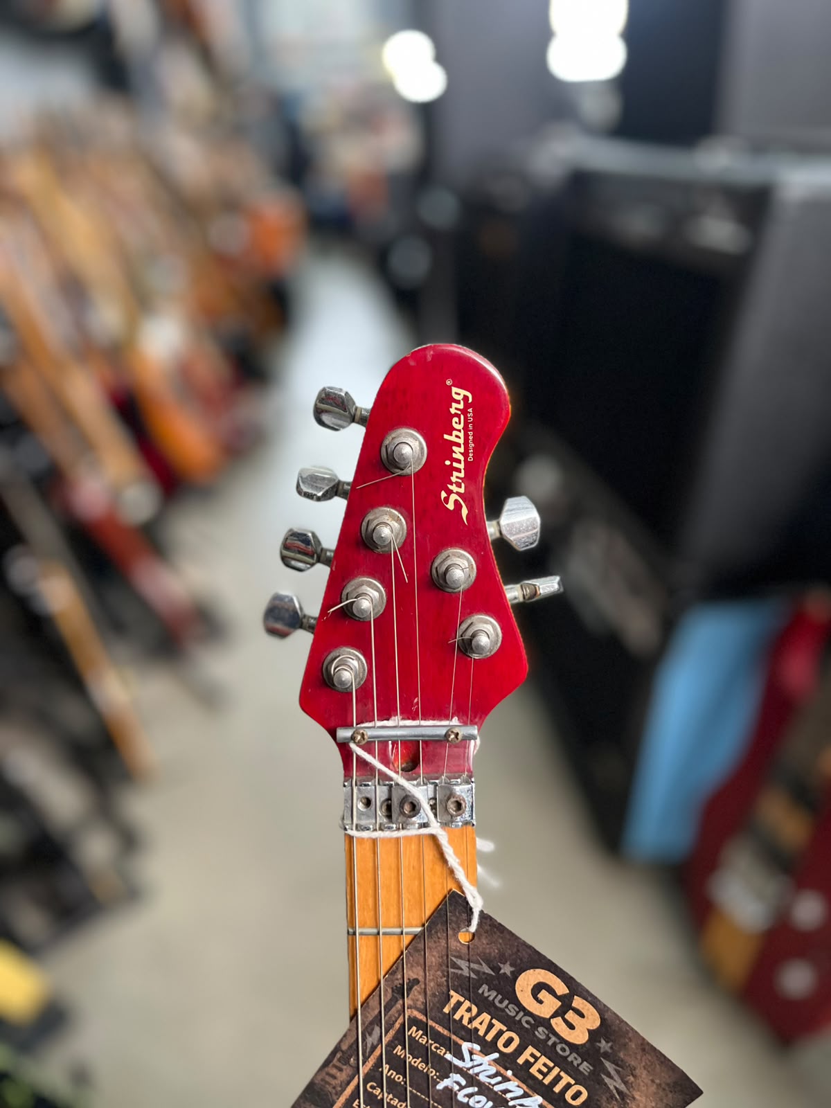 Guitarra Com Floyd vermelha frizo creme Strinberg miniatura 5