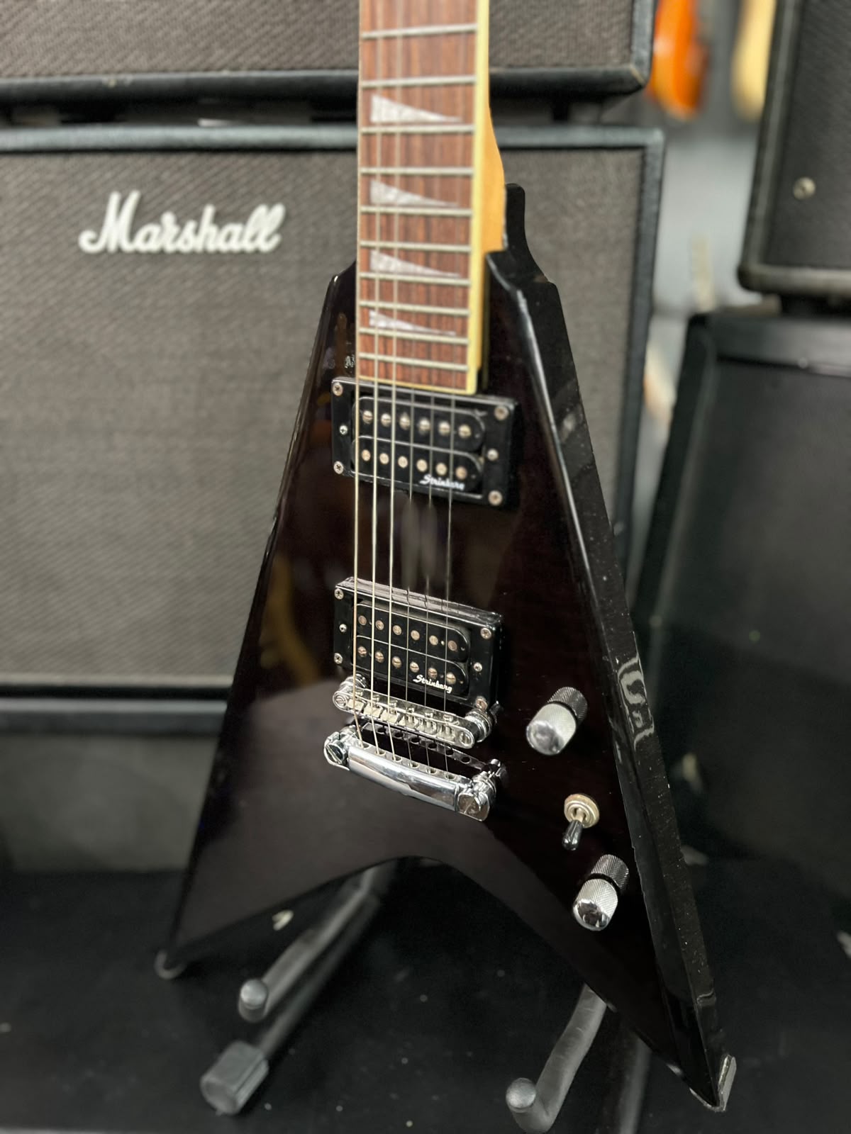 Guitarra Strinberg Flying v CLG 45 Preta miniatura 3