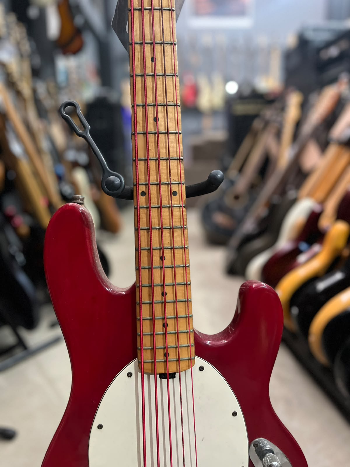 Baixo Groovin Vermelho – Modelo Californa Series 5 cordas miniatura 5