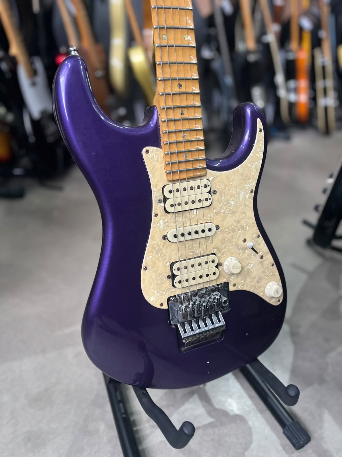 Guitarra Tagima  E2 Roxa Escalopada miniatura 3