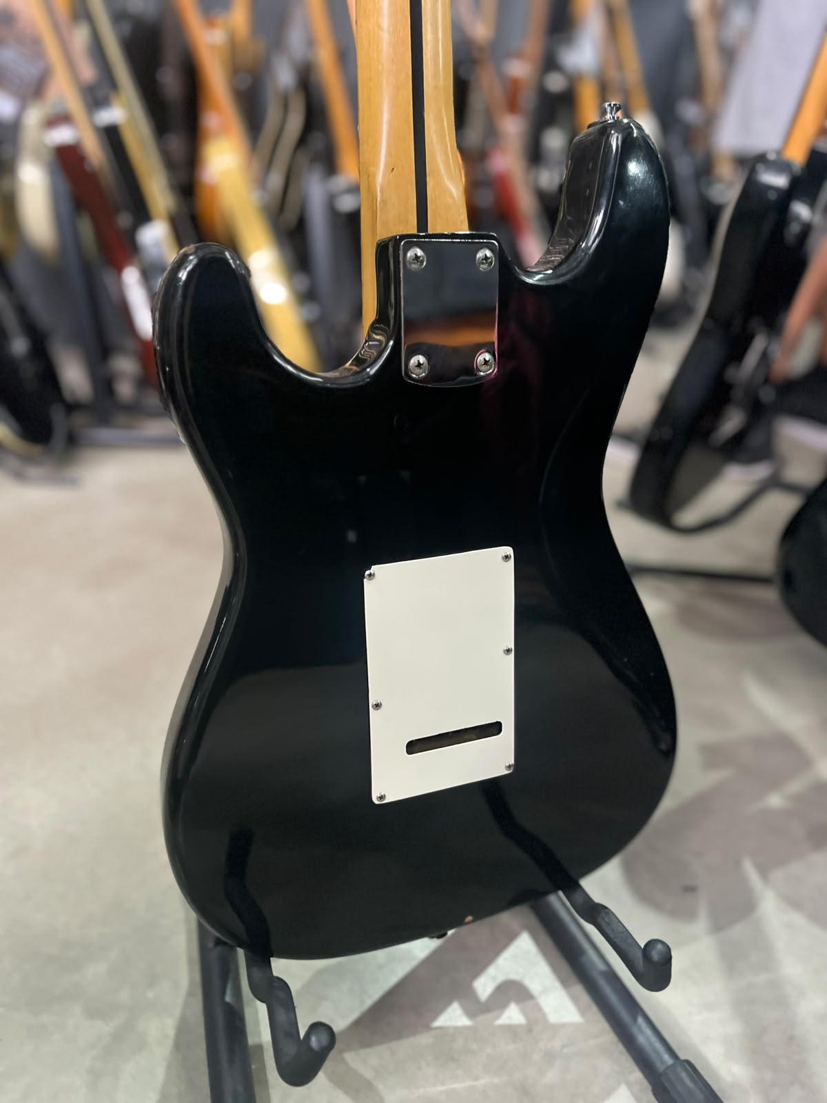 GUITARRA GIANNINI STRATOSONIC PRETA ESCUDO BRANCO miniatura 7