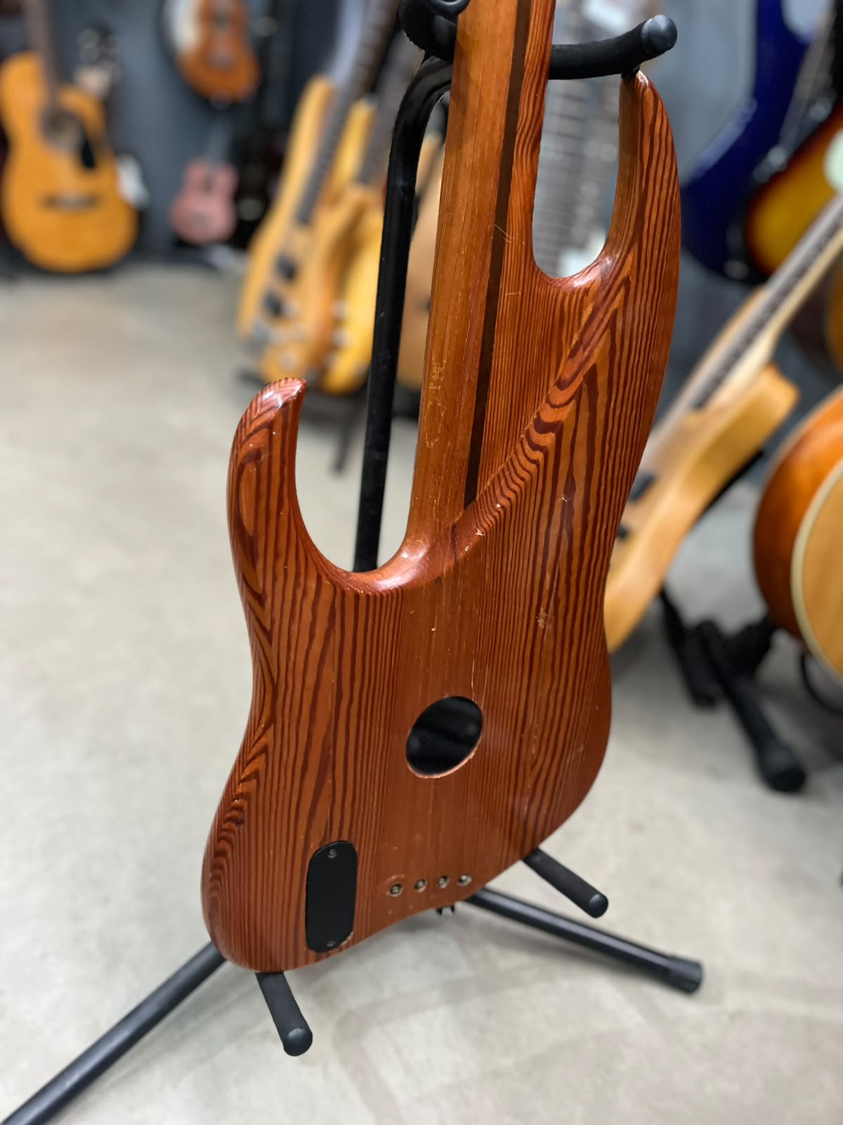 Baixo Fretless luthier amadeirado miniatura 8