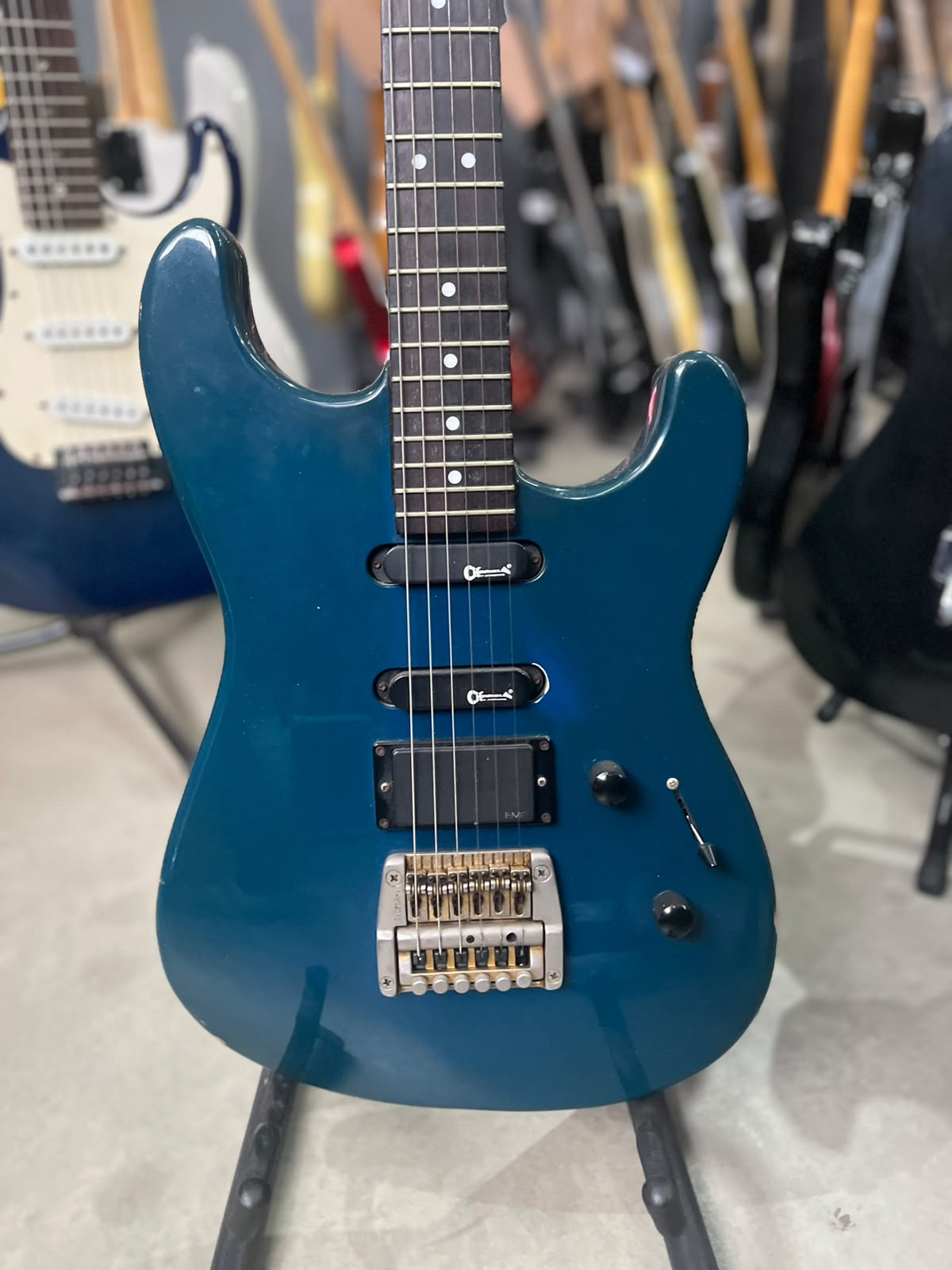 Guitarra Marca Charvette Modelo: Com Floyd 